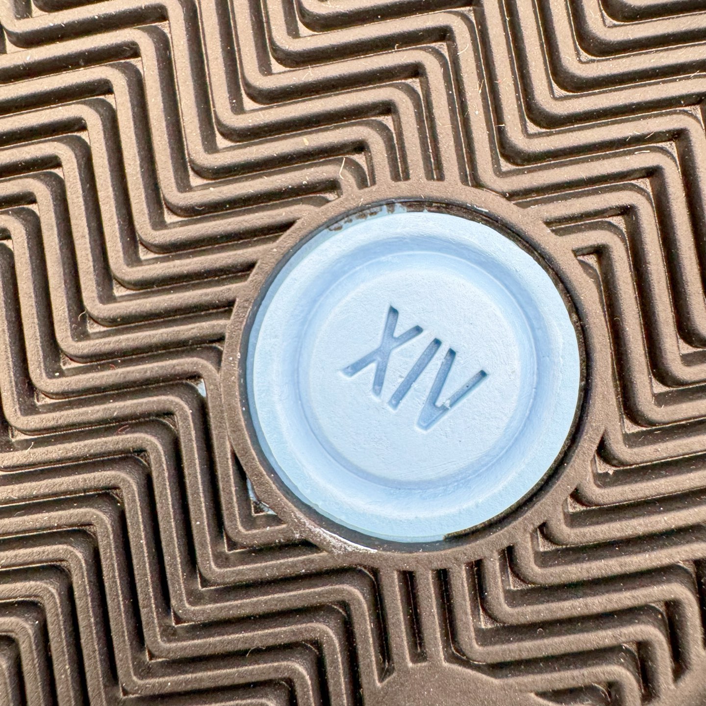 图片[17]-＃Kw纯原 Air Jordan AJ14 黑蓝 487471-002 外贸特供批次 原楦原档案数据开模打造 原厂中底拉帮钢印 原盒原配 以法拉利 550 Maranello 为设计灵感 类似跑车的全新流线鞋型 鞋头的麂皮与鞋身的荔枝皮相结合 最具代表性的黑红配色 中底内侧开创性的透气孔设计 看起来与跑车的进气口如出一辙 盾牌造型更能让人们直接想到法拉利的 Logo 尺码：40 40.5 41 42 42.5 43 44 44.5 45 46 47.5-选品中心