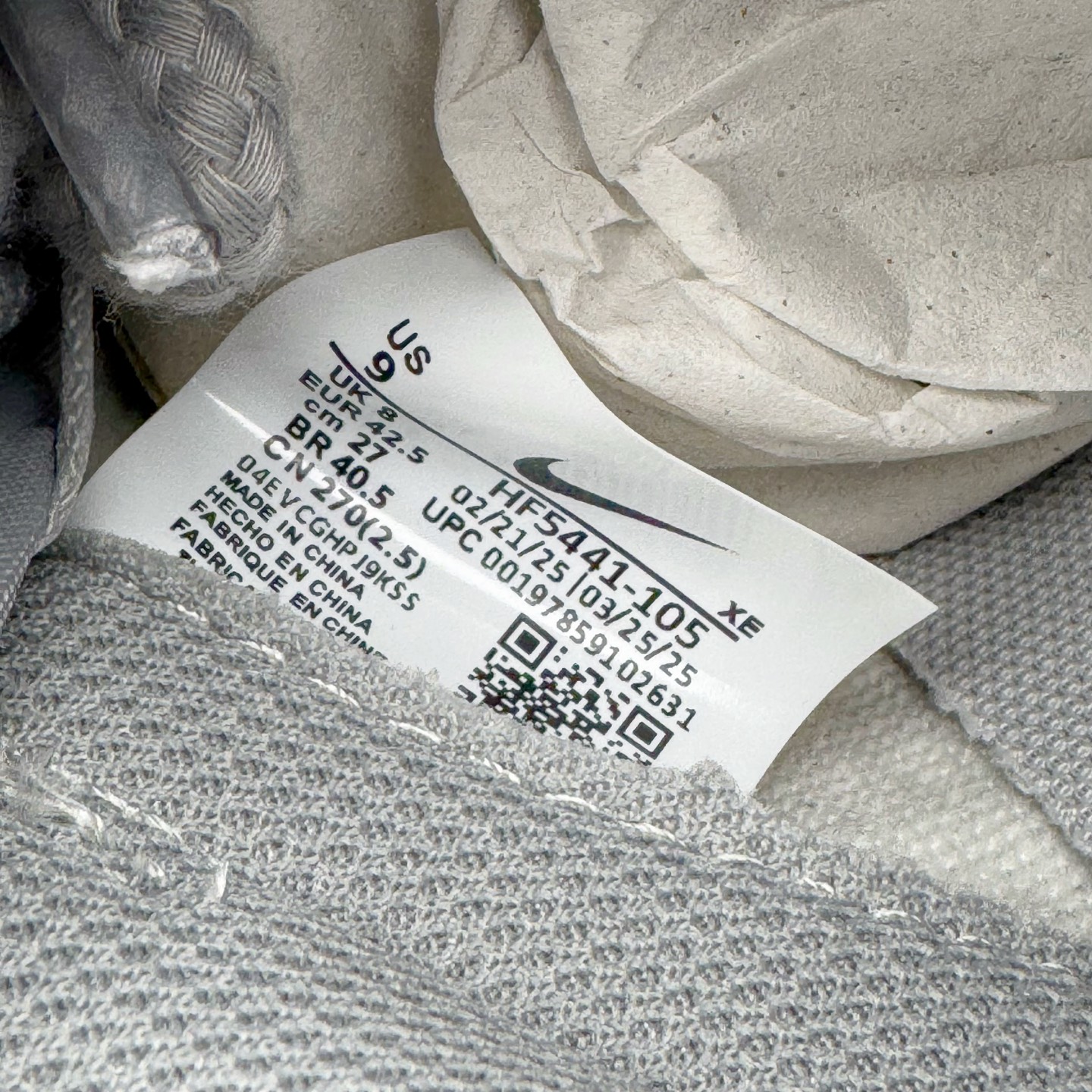 图片[12]-＃YC纯原 NK Dunk Low 凝灰纪元 HF5441-105 鞋身以纯白为画布，如初雪覆盖的旷野，而迷彩般的灰纹肆意蔓延，赋予鞋面立体触感与地质张力。侧身Swoosh以哑光灰低调勾勒，恰如暗藏于纪元深处的符号印记。灰度并非单调，而是层次的艺术：当岩石的肌理落入初雪之境，从浅灰的朦胧到深灰的锐利，以灰度美学重新定义你的穿搭法则。定制系列天花板 无原鞋不开发 全系列得物原鞋一比一校对开发 配色持续更新中 终端对接 优势输出 全套原厂楦头原纸板数据档案倾力打造 原汁原味莞产 极致还原 圈内最强针车工艺 高端零售指定版 广东原厂配套原盒原标 鞋盒分三个尺码段 原厂冲刀 超高清洁度 全鞋零毛边皮料切割 采用原厂百宏鞋带以及原厂百宏织唛舌标 内标可供原厂几率过验 进口原装条纹中底布 四线拉帮白色点胶 原厂拉帮手法遵循公司 原厂电绣 极致还原 尺码：36 36.5 37.5 38 38.5 39 40 40.5 41 42 42.5 43 44 44.5 45 46-选品中心