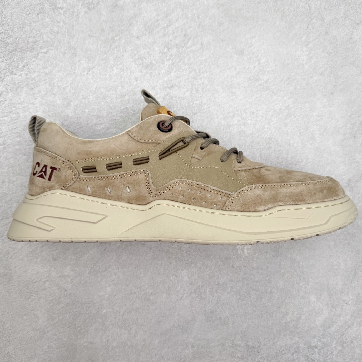 CAT/卡特 硬汉推土机品牌 Tramp Hike Low 户外休闲低帮男鞋 广东中山代工厂原产楦型 台产耐磨麂皮材质# 手工缝线固特异缝制工艺# 轻量柔韧橡胶防滑大底# 正确原盒包装吊牌# 完全还原ZP工艺❗徒步旅行者百搭休闲旅游休闲鞋 全套官网统一包装 今年冬季防寒户外专用 日常随意搭配 型男必备 尺码：39 40 41 42 43 44-选品中心