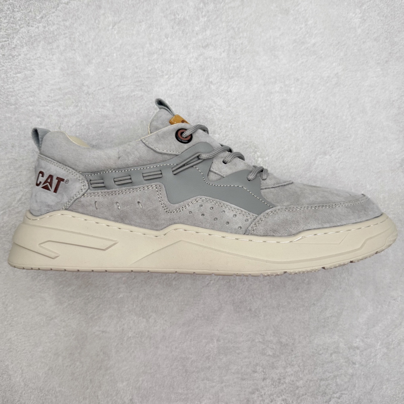 CAT/卡特 硬汉推土机品牌 Tramp Hike Low 户外休闲低帮男鞋 广东中山代工厂原产楦型 台产耐磨麂皮材质# 手工缝线固特异缝制工艺# 轻量柔韧橡胶防滑大底# 正确原盒包装吊牌# 完全还原ZP工艺❗徒步旅行者百搭休闲旅游休闲鞋 全套官网统一包装 今年冬季防寒户外专用 日常随意搭配 型男必备 尺码：39 40 41 42 43 44-选品中心