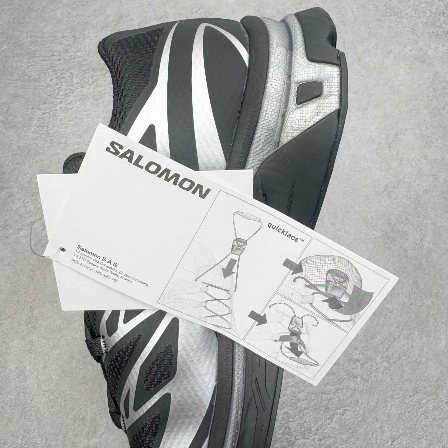 图片[7]-MM6 Maison Margiela x SALOMON XT-6 萨洛蒙联名系列低帮城市越野机能透气休闲运动鞋 鞋舌处附有迷你网眼袋收纳鞋绳以及下方的多色 Logo 标签 接着搭载奶油色 ACS 技术中底以及金色 TPU 塑料部件提升鞋款耐用性 中底与鞋面之间饰有海蓝色条状细节有效增添鞋款层次 最后应用黑色 Contragrip Chevron 外底完成鞋款设计 这次配色颇为高调 两款配色均以绚丽的渐变设计呈现 一款以粉紫渐变主打 另一款以黄绿渐变呈现 视觉效果相当吸睛 鞋面的使用玻璃纤维覆盖物加固 并通过细绳扣系带系统进行锁定 Salomon 的品牌logo 出现在脚后跟和前掌部位 中底虽然偏薄 但非常耐用 与模压塑料ACS 框架以及致密AC2 Muscle 鞋底单元结合 能够提供出色的支撑力和缓冲性 尺码：36 36.5 37.5 38 38.5 39 40 40.5 41 42 42.5 43 44 44.5 45 46.5-选品中心