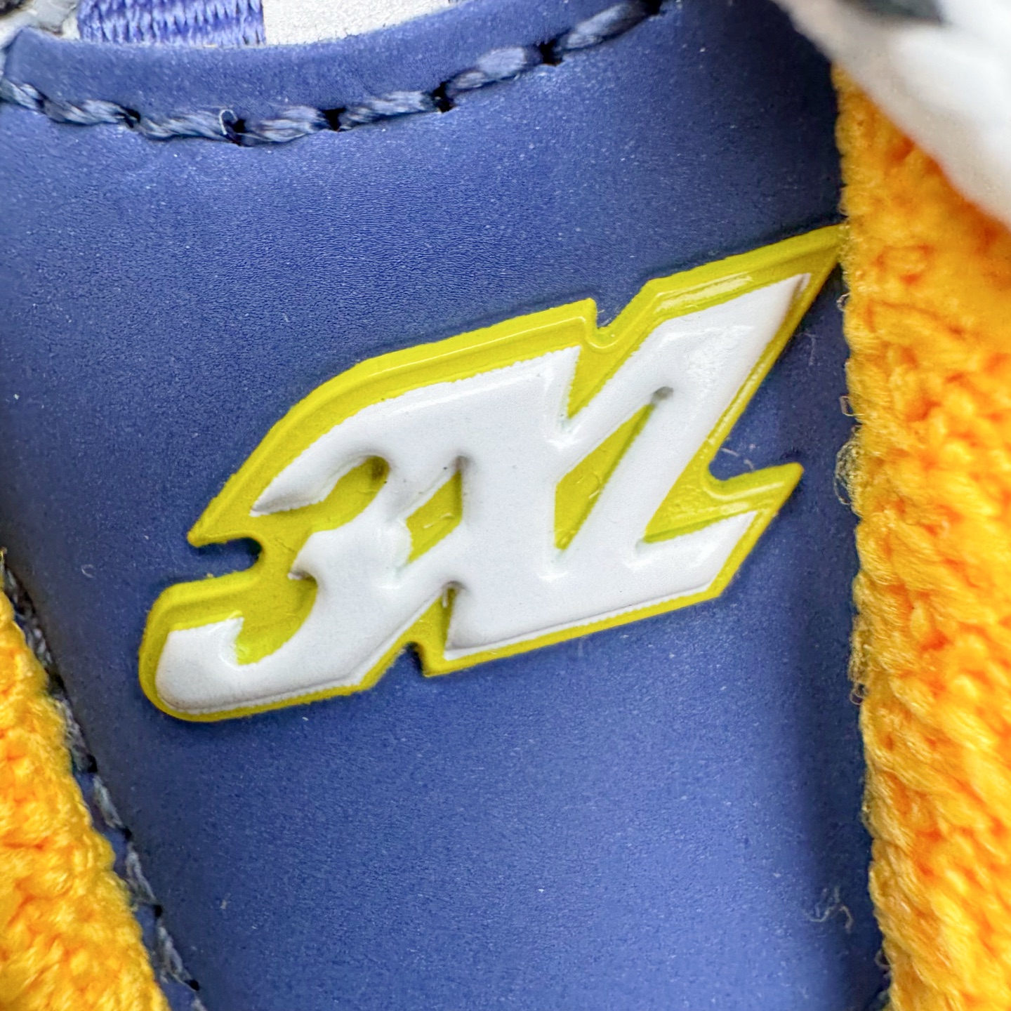 图片[16]-＃VG零售版 BALENCIAGA 3XL Sneakers 巴黎世家十代网布系带低帮走秀复古老爹鞋 全套原纸板楦头开发 最原汁原味的灵魂版型 全鞋荧光划线卡点 胶水把控整洁度追求极致完美 每一双都是工艺品 多重QC质检 超越公司货的品控标准 实实在在的免检产品 原盒原配 正确字体电绣 粗细、位置、大小正确 侧边TPU 透气孔匹配意产原版 正确分离大底 TPU软底 原版一致大底LOGO 立体感十足 原厂皮料水洗做旧 采购原厂网纱 不含皮革 网布材料和聚氨酯 磨损效果 鞋头边缘和后帮 Balenciaga 徽标 鞋面和后跟凸印尺码 鞋舌 3XL 橡胶品牌标识和反光细节 鞋帮拉袢和鞋舌拉祥 配反光细节 备用鞋带在鞋履前侧 可在穿着前取下 便于不同造型搭配 正常尺码 尺码：35 36 37 38 39 40 41 42 43 44 45 46-选品中心