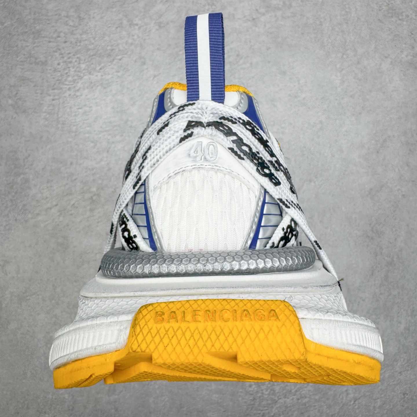 图片[8]-＃VG零售版 BALENCIAGA 3XL Sneakers 巴黎世家十代网布系带低帮走秀复古老爹鞋 全套原纸板楦头开发 最原汁原味的灵魂版型 全鞋荧光划线卡点 胶水把控整洁度追求极致完美 每一双都是工艺品 多重QC质检 超越公司货的品控标准 实实在在的免检产品 原盒原配 正确字体电绣 粗细、位置、大小正确 侧边TPU 透气孔匹配意产原版 正确分离大底 TPU软底 原版一致大底LOGO 立体感十足 原厂皮料水洗做旧 采购原厂网纱 不含皮革 网布材料和聚氨酯 磨损效果 鞋头边缘和后帮 Balenciaga 徽标 鞋面和后跟凸印尺码 鞋舌 3XL 橡胶品牌标识和反光细节 鞋帮拉袢和鞋舌拉祥 配反光细节 备用鞋带在鞋履前侧 可在穿着前取下 便于不同造型搭配 正常尺码 尺码：35 36 37 38 39 40 41 42 43 44 45 46-选品中心