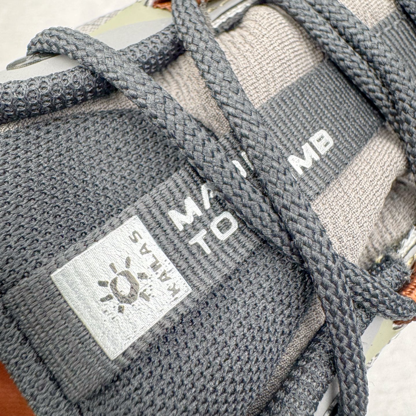 图片[11]-＃K版 KAILAS 凯乐石远征5代 FLT 舒适简约经典登山 防滑耐磨防水低帮徒步鞋 KAILAS凯乐石品牌是全球三大全系攀登品牌之一，于2003年创立于中国广州，致力于为有攀登梦想的户外运动员及爱好者，研发制造功能性专业装备，满足他们在极限环境下安全舒适的需求，凯乐石专注于科技面料的开发及专业功能设计，产品线覆盖登山、攀岩、徒步、越野跑山、露营、旅行等多项户外运动，通过运动员的测试反馈，不断进化迭代，产品荣获国内外大奖71座，发明专利21个，更突破性的自主研发攀登器械，打造出中国的攀登硬实力。实拍调校N版已经零色差零失真 百分百还原实物色彩所见即所得 不存在货不对板色差等低级问题 选购参考实物拍摄 不混卖不参货 只用心做好货严格选品 承诺混一赔十 尺码：36 36.5 37.5 38 38.5 39 39.5 40 40.5 41 41.5 42 42.5 43 44 44.5 45-选品中心