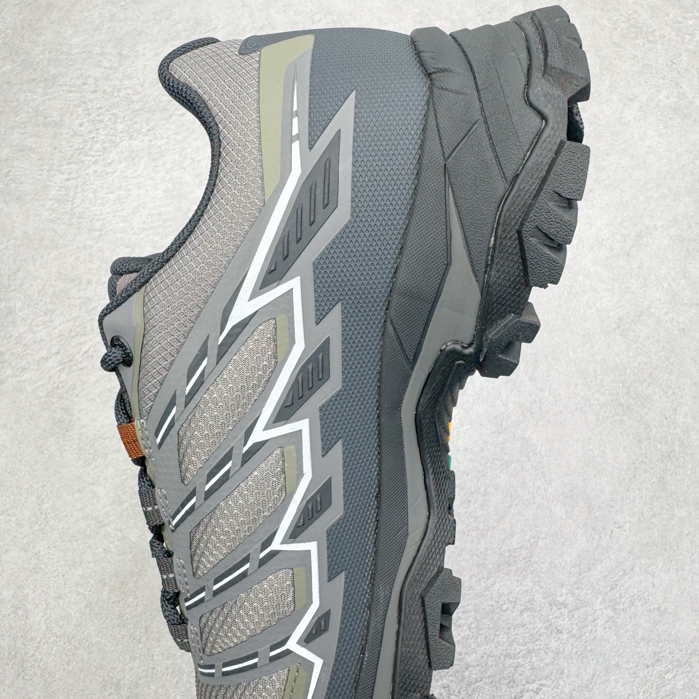 图片[7]-＃K版 KAILAS 凯乐石远征5代 FLT 舒适简约经典登山 防滑耐磨防水低帮徒步鞋 KAILAS凯乐石品牌是全球三大全系攀登品牌之一，于2003年创立于中国广州，致力于为有攀登梦想的户外运动员及爱好者，研发制造功能性专业装备，满足他们在极限环境下安全舒适的需求，凯乐石专注于科技面料的开发及专业功能设计，产品线覆盖登山、攀岩、徒步、越野跑山、露营、旅行等多项户外运动，通过运动员的测试反馈，不断进化迭代，产品荣获国内外大奖71座，发明专利21个，更突破性的自主研发攀登器械，打造出中国的攀登硬实力。实拍调校N版已经零色差零失真 百分百还原实物色彩所见即所得 不存在货不对板色差等低级问题 选购参考实物拍摄 不混卖不参货 只用心做好货严格选品 承诺混一赔十 尺码：36 36.5 37.5 38 38.5 39 39.5 40 40.5 41 41.5 42 42.5 43 44 44.5 45-选品中心