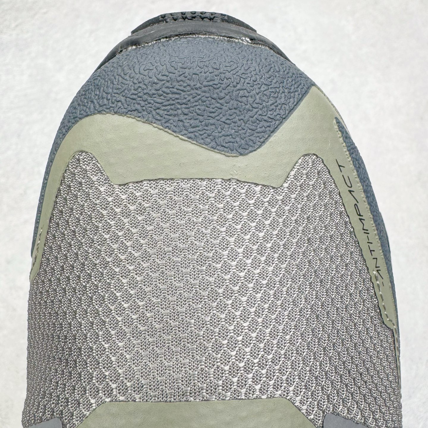 图片[13]-＃K版 KAILAS 凯乐石远征5代 FLT 舒适简约经典登山 防滑耐磨防水低帮徒步鞋 KAILAS凯乐石品牌是全球三大全系攀登品牌之一，于2003年创立于中国广州，致力于为有攀登梦想的户外运动员及爱好者，研发制造功能性专业装备，满足他们在极限环境下安全舒适的需求，凯乐石专注于科技面料的开发及专业功能设计，产品线覆盖登山、攀岩、徒步、越野跑山、露营、旅行等多项户外运动，通过运动员的测试反馈，不断进化迭代，产品荣获国内外大奖71座，发明专利21个，更突破性的自主研发攀登器械，打造出中国的攀登硬实力。实拍调校N版已经零色差零失真 百分百还原实物色彩所见即所得 不存在货不对板色差等低级问题 选购参考实物拍摄 不混卖不参货 只用心做好货严格选品 承诺混一赔十 尺码：36 36.5 37.5 38 38.5 39 39.5 40 40.5 41 41.5 42 42.5 43 44 44.5 45-选品中心