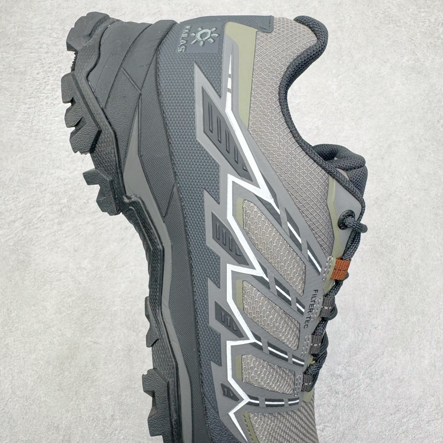 图片[6]-＃K版 KAILAS 凯乐石远征5代 FLT 舒适简约经典登山 防滑耐磨防水低帮徒步鞋 KAILAS凯乐石品牌是全球三大全系攀登品牌之一，于2003年创立于中国广州，致力于为有攀登梦想的户外运动员及爱好者，研发制造功能性专业装备，满足他们在极限环境下安全舒适的需求，凯乐石专注于科技面料的开发及专业功能设计，产品线覆盖登山、攀岩、徒步、越野跑山、露营、旅行等多项户外运动，通过运动员的测试反馈，不断进化迭代，产品荣获国内外大奖71座，发明专利21个，更突破性的自主研发攀登器械，打造出中国的攀登硬实力。实拍调校N版已经零色差零失真 百分百还原实物色彩所见即所得 不存在货不对板色差等低级问题 选购参考实物拍摄 不混卖不参货 只用心做好货严格选品 承诺混一赔十 尺码：36 36.5 37.5 38 38.5 39 39.5 40 40.5 41 41.5 42 42.5 43 44 44.5 45-选品中心