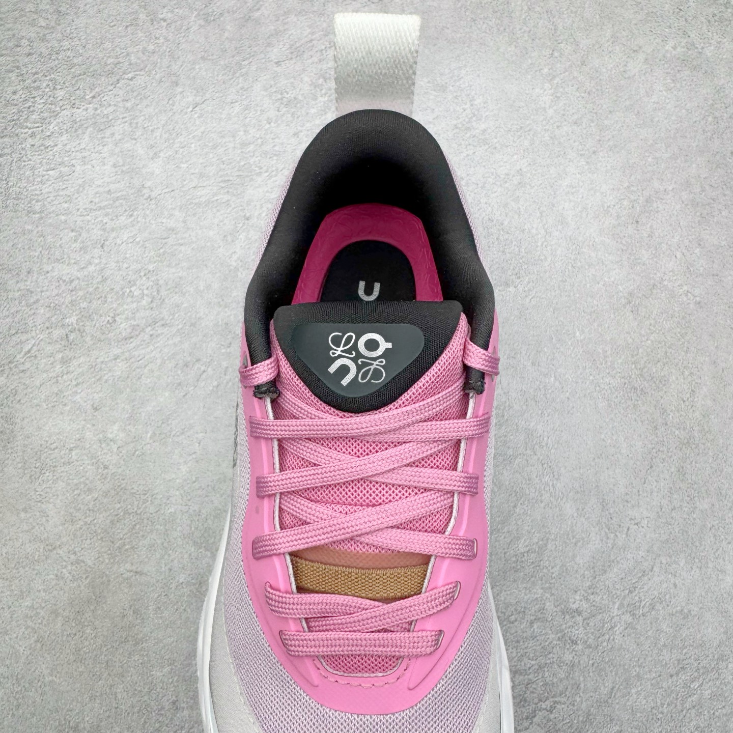 图片[5]-＃M纯原 LOEWE x On Cloudtilt 2.0 昂跑罗意威联名 圆头系带生活休闲鞋 此运动品牌 开创于2010年 缓震着陆、强效回弹、轻柔质感的设计构思始终是ON研制关键 与此同时基于“为全球提供革新性的跑步感受”信念 陆续推出了多款跑鞋及其以专业运动人体跑步工程学为设计关键的功能性跑步服饰设备 让跑者不费力气地畅快畅跑 尺码：36 36.5 37.5 38 38.5 39 40 40.5 41 42 42.5 43 44 44.5 45 46-选品中心