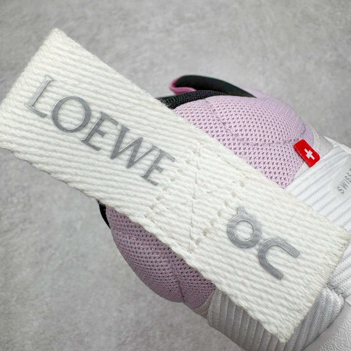 图片[16]-＃M纯原 LOEWE x On Cloudtilt 2.0 昂跑罗意威联名 圆头系带生活休闲鞋 此运动品牌 开创于2010年 缓震着陆、强效回弹、轻柔质感的设计构思始终是ON研制关键 与此同时基于“为全球提供革新性的跑步感受”信念 陆续推出了多款跑鞋及其以专业运动人体跑步工程学为设计关键的功能性跑步服饰设备 让跑者不费力气地畅快畅跑 尺码：36 36.5 37.5 38 38.5 39 40 40.5 41 42 42.5 43 44 44.5 45 46-选品中心