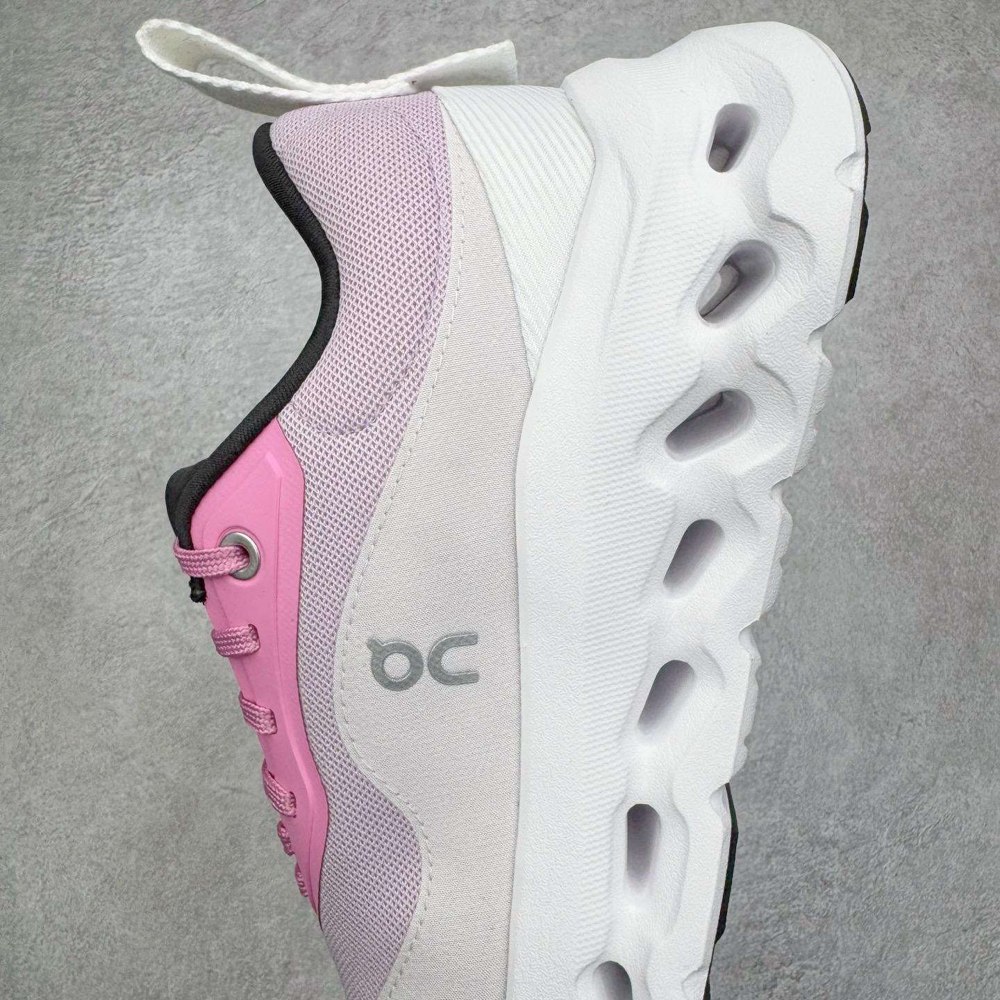 图片[7]-＃M纯原 LOEWE x On Cloudtilt 2.0 昂跑罗意威联名 圆头系带生活休闲鞋 此运动品牌 开创于2010年 缓震着陆、强效回弹、轻柔质感的设计构思始终是ON研制关键 与此同时基于“为全球提供革新性的跑步感受”信念 陆续推出了多款跑鞋及其以专业运动人体跑步工程学为设计关键的功能性跑步服饰设备 让跑者不费力气地畅快畅跑 尺码：36 36.5 37.5 38 38.5 39 40 40.5 41 42 42.5 43 44 44.5 45 46-选品中心