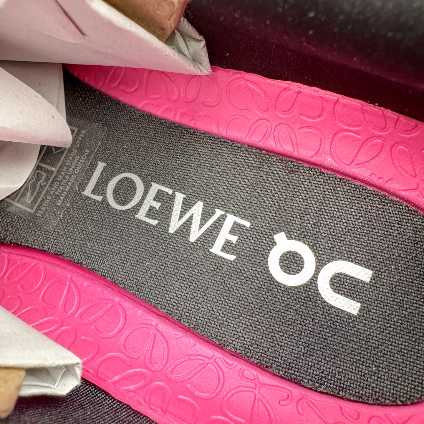 图片[11]-＃M纯原 LOEWE x On Cloudtilt 2.0 昂跑罗意威联名 圆头系带生活休闲鞋 此运动品牌 开创于2010年 缓震着陆、强效回弹、轻柔质感的设计构思始终是ON研制关键 与此同时基于“为全球提供革新性的跑步感受”信念 陆续推出了多款跑鞋及其以专业运动人体跑步工程学为设计关键的功能性跑步服饰设备 让跑者不费力气地畅快畅跑 尺码：36 36.5 37.5 38 38.5 39 40 40.5 41 42 42.5 43 44 44.5 45 46-选品中心