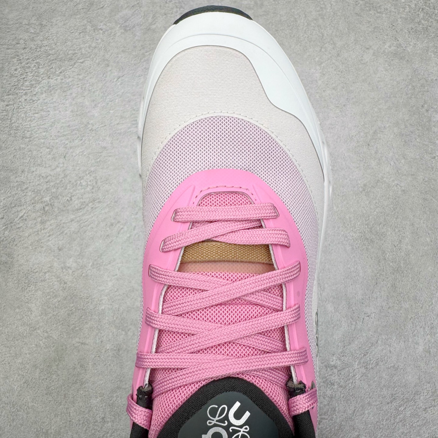 图片[4]-＃M纯原 LOEWE x On Cloudtilt 2.0 昂跑罗意威联名 圆头系带生活休闲鞋 此运动品牌 开创于2010年 缓震着陆、强效回弹、轻柔质感的设计构思始终是ON研制关键 与此同时基于“为全球提供革新性的跑步感受”信念 陆续推出了多款跑鞋及其以专业运动人体跑步工程学为设计关键的功能性跑步服饰设备 让跑者不费力气地畅快畅跑 尺码：36 36.5 37.5 38 38.5 39 40 40.5 41 42 42.5 43 44 44.5 45 46-选品中心