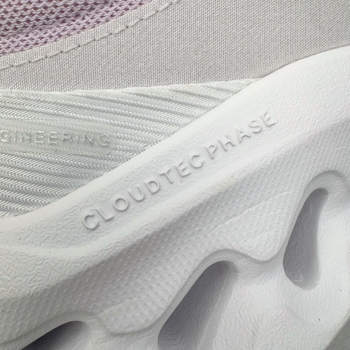 图片[18]-＃M纯原 LOEWE x On Cloudtilt 2.0 昂跑罗意威联名 圆头系带生活休闲鞋 此运动品牌 开创于2010年 缓震着陆、强效回弹、轻柔质感的设计构思始终是ON研制关键 与此同时基于“为全球提供革新性的跑步感受”信念 陆续推出了多款跑鞋及其以专业运动人体跑步工程学为设计关键的功能性跑步服饰设备 让跑者不费力气地畅快畅跑 尺码：36 36.5 37.5 38 38.5 39 40 40.5 41 42 42.5 43 44 44.5 45 46-选品中心