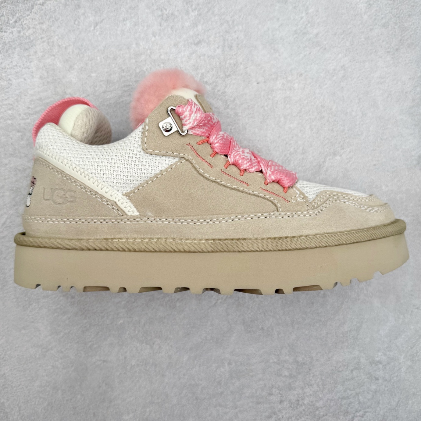 ＃GX UGG 4032 梅尔秋冬羊皮毛一体雪地靴 全鞋采用ZP同厂 隆丰A级澳洲进口羊皮毛一体 品牌代工厂生产线 完全遵循ZP工艺流程 代工厂原厂版师 秉承无原鞋不开发选择 注重每一处细节 市面最正版型 TREADLITE\\\