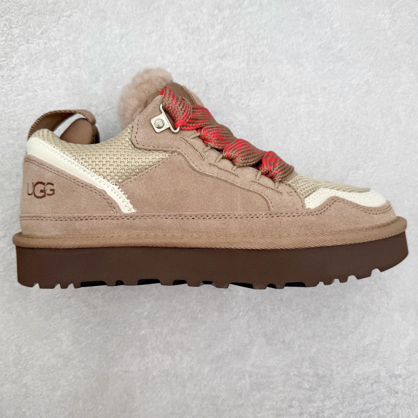 ＃GX UGG 4032 梅尔秋冬羊皮毛一体雪地靴 全鞋采用ZP同厂 隆丰A级澳洲进口羊皮毛一体 品牌代工厂生产线 完全遵循ZP工艺流程 代工厂原厂版师 秉承无原鞋不开发选择 注重每一处细节 市面最正版型 TREADLITE\\\