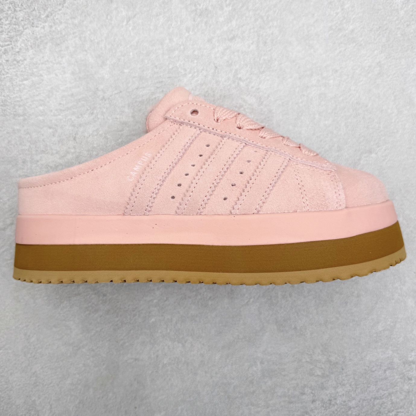 AD Originals CAMPUS 00S 面包鞋经典复古舒适包头拖鞋 实拍调校N版已经零色差零失真 百分百还原实物色彩所见即所得 不存在货不对板色差等低级问题 选购参考实物拍摄 不混卖不参货 只用心做好货严格选品 承诺混一赔十 尺码：36 36.5 37.5 38 38.5 39 40 40.5 41 42 42.5 43 44 44.5 45-选品中心