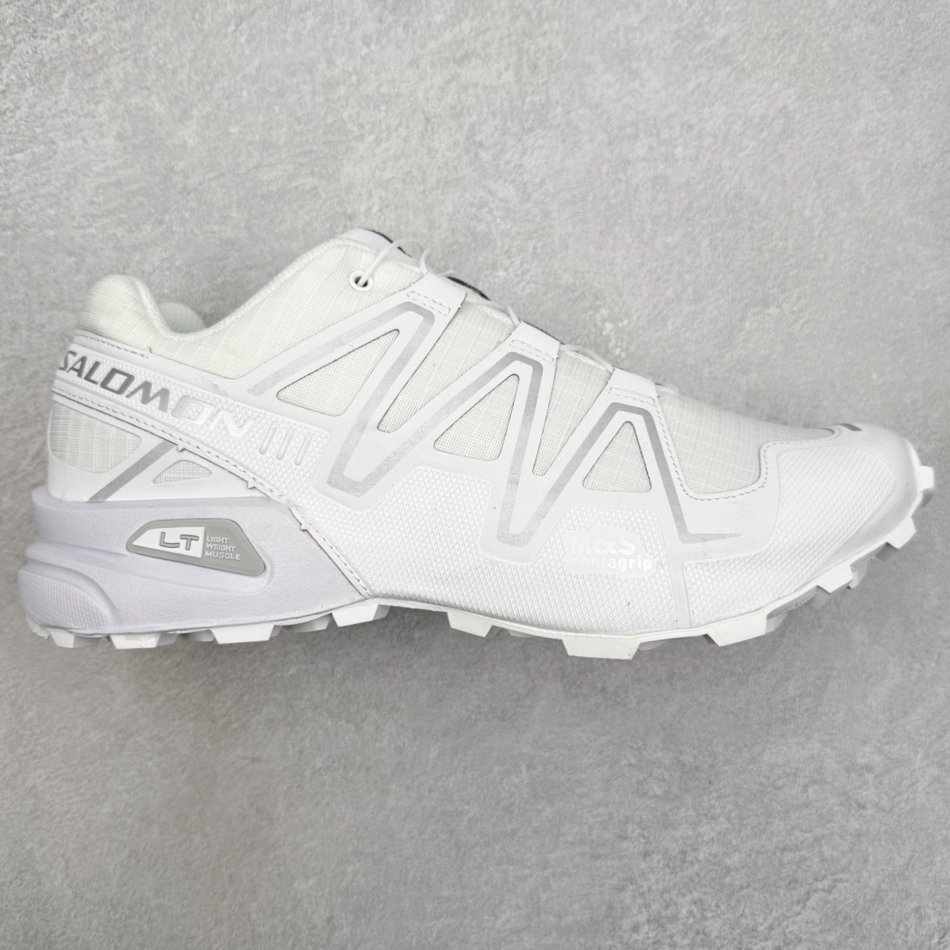 SALOMON 萨洛蒙 Speedcross 3 舒适轻盈减震包裹性支撑耐磨轻便低帮生活休闲鞋 男女同款 SALOMON诞生于1947年的法国阿尔卑斯山区，全球知名的户外运动品牌。一直致力于推动滑雪、越野跑等山地运动的发展及产品的进步。其产品设计致力于追求创新和发掘产品的性能极限，帮助喜欢自由的人在山地间不断挑战自我。实拍调校N版已经零色差零失真 百分百还原实物色彩所见即所得 不存在货不对板色差等低级问题 选购参考实物拍摄 不混卖不参货 只用心做好货严格选品 承诺混一赔十 尺码：36 36.5 37.5 38 38.5 39 40 40.5 41 42 42.5 43 44 44.5 45-选品中心