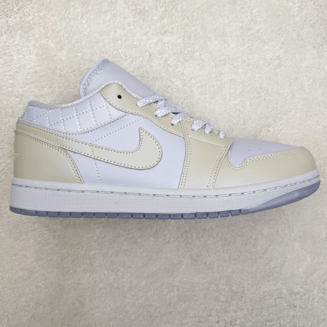 ＃K版 Air Jordan AJ1 Low 低帮 IM5129-010 全新流水线出品 DT版本唯一平替选择 市场第二梯队最强版 全部原鞋开发 原楦原纸板开发 全鞋电脑针车 原厂内置全掌气垫 原盒内在原标 唯一Zp原版鞋带绑法 免检产品 全新2022版型 全头层皮料 完美零毛边处理 原厂配置全掌气垫 价格定位良心 几十个配色陆续出货 实拍调校N版已经零色差零失真 百分百还原实物色彩所见即所得 不存在货不对板色差等低级问题 选购参考实物拍摄 不混卖不参货 只用心做好货严格选品 承诺混一赔十 尺码：36 36.5 37.5 38 38.5 39 40 40.5 41 42 42.5 43 44 44.5 45-选品中心