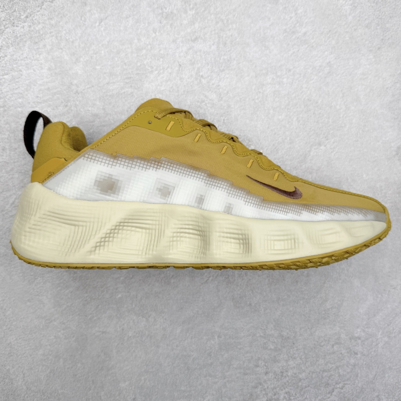 HYEIN SEO x NK Ava Rover 百搭舒适耐磨低帮跑步鞋 男女同款 流线型轮廓，通过轻薄物料鞋面结合 TPU 网格状支撑示人，增厚的中底材质选用 ReactX 加持，华夫外底收尾。鞋垫与后跟鞋提，克制点缀 Hyein Seo 字样。鞋垫与鞋提则采用菱形格纹的变化元素呈现。实拍调校N版已经零色差零失真 百分百还原实物色彩所见即所得 不存在货不对板色差等低级问题 选购参考实物拍摄 不混卖不参货 只用心做好货严格选品 承诺混一赔十 尺码：36 36.5 37.5 38 38.5 39 40 40.5 41 42 42.5 43 44 44.5 45-选品中心