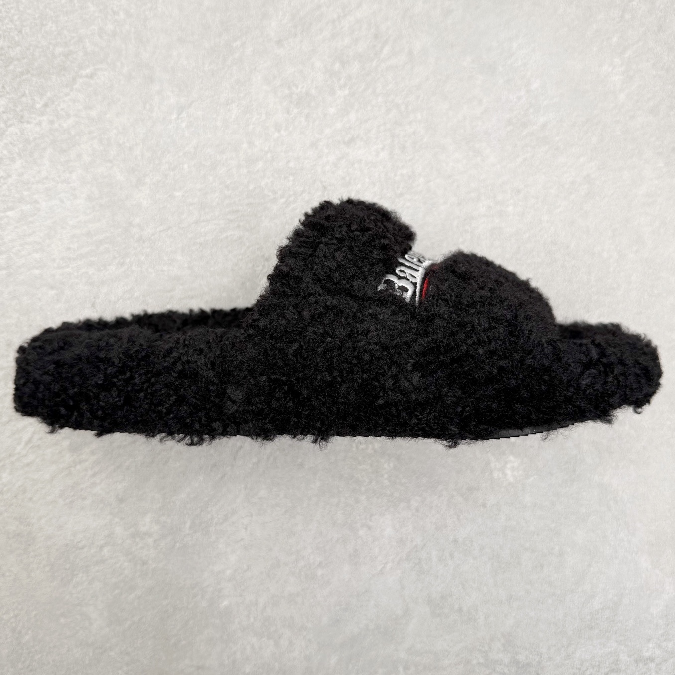 Balenciaga 巴黎世家 2023顶级专柜 秋冬限定 巴黎世家羊毛毛拖拖鞋 巴黎时装周新款 小红书推荐 ➤ 原版开模 代购版本 ➤ 进口小羊毛 ➤ 原版字母拼色 ➤ 原版私膜发泡大底 ➤ 全套专柜包装 尺码：35 36 37 38 39 40 41 42 43 44 45-选品中心