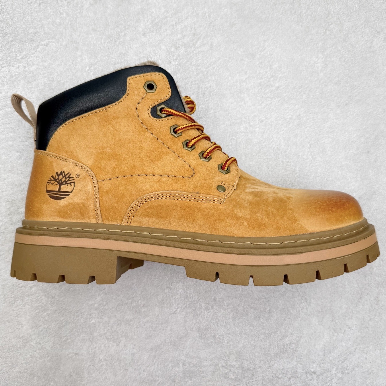 Timberland添柏岚/天伯伦秋冬新品（毛绒内里🔥保暖锁热）秋冬必备户外休闲大黄靴系列 广东大厂品质 原盒原包装 时尚潮流搭配 面料采用意大利🇮🇹顶级磨砂细纹牛皮 搭配防臭防腐真皮乳胶鞋垫 大底到五金都是代工厂原材料制作 同原版固特异永不开胶工艺 好货不杀猪 首单质量严格把控 全网独家首发 品质毋庸置疑 全套官网统一包装 给您完美的穿着体验 质量考究耐穿 型男必备 专治不帅 高品质脚感一流 今年冬季防寒户外专用 日常随意搭配 尺码：38 39 40 41 42 43 44（皮鞋码）-选品中心