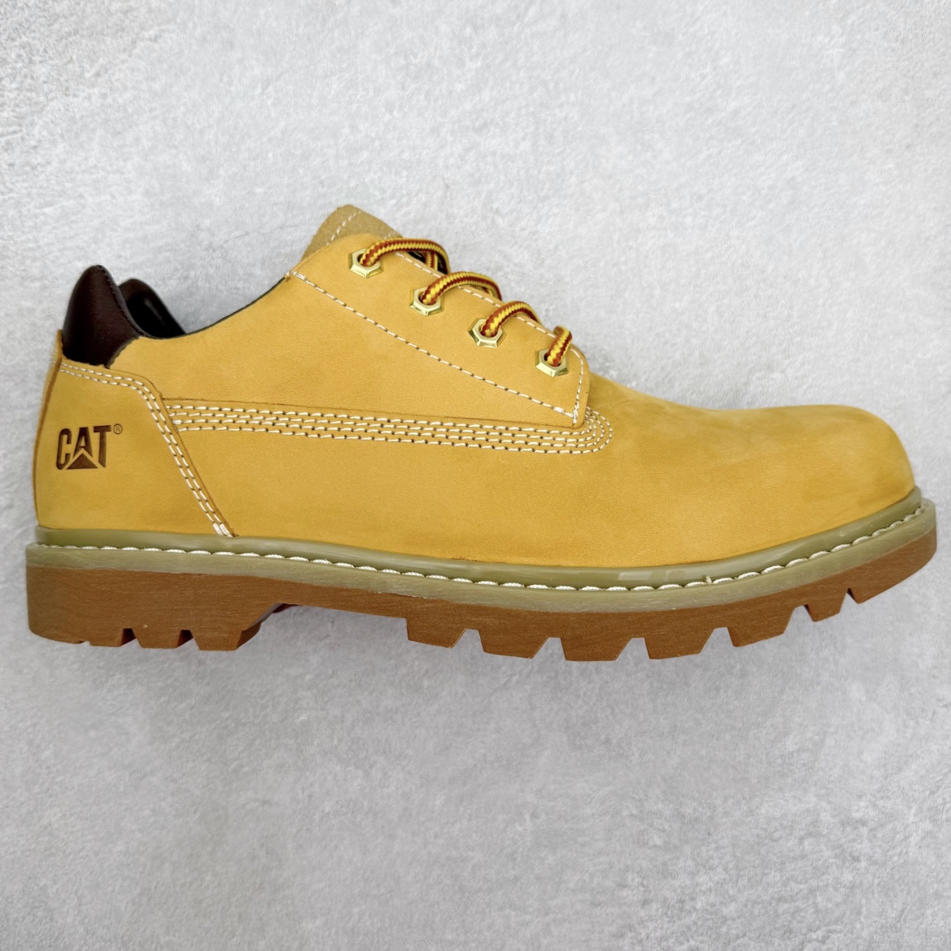 CAT/卡特 硬汉推土机品牌 经典百搭户外低帮休闲马丁靴 广东大厂品质 官网常年主打款 时尚潮流搭配 面料釆用意大利进口磨砂牛皮 全鞋真牛皮材料 大底到五金都是代工厂原材料制作 好货不杀猪 首单质量严格把控 全套官网统一包装 今年冬季防寒户外专用 日常随意搭配 型男必备 货号：P701268 尺码：39 40 41 42 43 44（皮鞋码）-选品中心