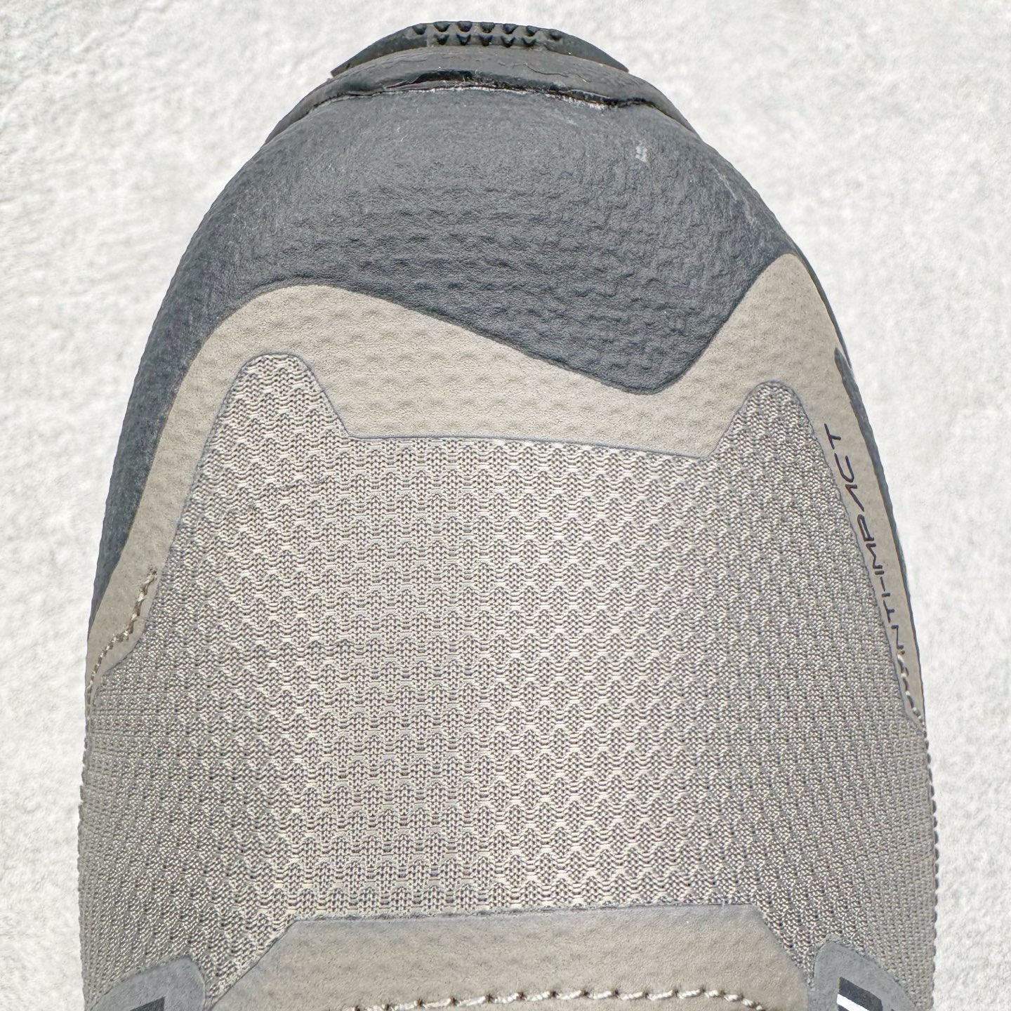 图片[13]-＃K版 KAILAS 凯乐石远征5代 FLT 舒适简约经典登山 防滑耐磨防水低帮徒步鞋 KAILAS凯乐石品牌是全球三大全系攀登品牌之一，于2003年创立于中国广州，致力于为有攀登梦想的户外运动员及爱好者，研发制造功能性专业装备，满足他们在极限环境下安全舒适的需求，凯乐石专注于科技面料的开发及专业功能设计，产品线覆盖登山、攀岩、徒步、越野跑山、露营、旅行等多项户外运动，通过运动员的测试反馈，不断进化迭代，产品荣获国内外大奖71座，发明专利21个，更突破性的自主研发攀登器械，打造出中国的攀登硬实力。实拍调校N版已经零色差零失真 百分百还原实物色彩所见即所得 不存在货不对板色差等低级问题 选购参考实物拍摄 不混卖不参货 只用心做好货严格选品 承诺混一赔十 尺码：36 36.5 37.5 38 38.5 39 39.5 40 40.5 41 41.5 42 42.5 43 44 44.5 45-选品中心