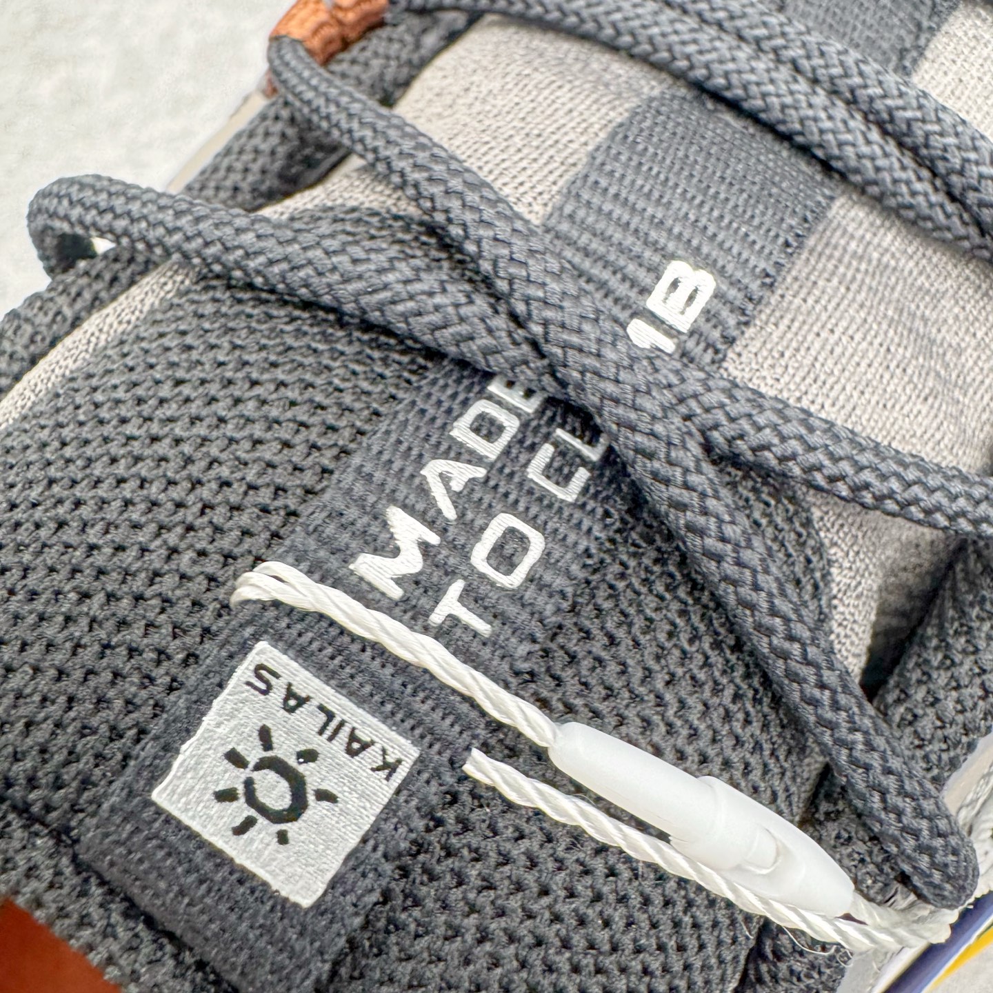 图片[12]-＃K版 KAILAS 凯乐石远征5代 FLT 舒适简约经典登山 防滑耐磨防水低帮徒步鞋 KAILAS凯乐石品牌是全球三大全系攀登品牌之一，于2003年创立于中国广州，致力于为有攀登梦想的户外运动员及爱好者，研发制造功能性专业装备，满足他们在极限环境下安全舒适的需求，凯乐石专注于科技面料的开发及专业功能设计，产品线覆盖登山、攀岩、徒步、越野跑山、露营、旅行等多项户外运动，通过运动员的测试反馈，不断进化迭代，产品荣获国内外大奖71座，发明专利21个，更突破性的自主研发攀登器械，打造出中国的攀登硬实力。实拍调校N版已经零色差零失真 百分百还原实物色彩所见即所得 不存在货不对板色差等低级问题 选购参考实物拍摄 不混卖不参货 只用心做好货严格选品 承诺混一赔十 尺码：36 36.5 37.5 38 38.5 39 39.5 40 40.5 41 41.5 42 42.5 43 44 44.5 45-选品中心