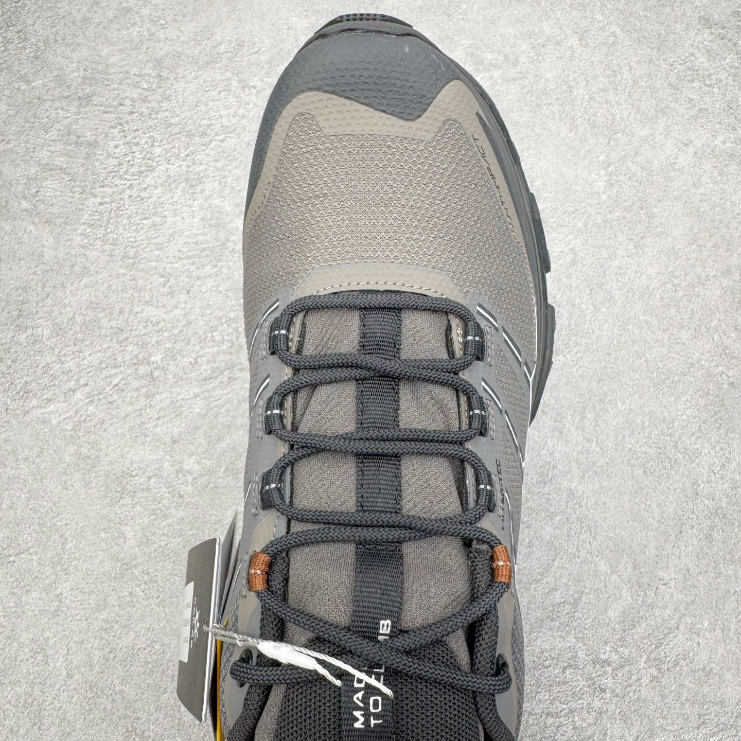 图片[4]-＃K版 KAILAS 凯乐石远征5代 FLT 舒适简约经典登山 防滑耐磨防水低帮徒步鞋 KAILAS凯乐石品牌是全球三大全系攀登品牌之一，于2003年创立于中国广州，致力于为有攀登梦想的户外运动员及爱好者，研发制造功能性专业装备，满足他们在极限环境下安全舒适的需求，凯乐石专注于科技面料的开发及专业功能设计，产品线覆盖登山、攀岩、徒步、越野跑山、露营、旅行等多项户外运动，通过运动员的测试反馈，不断进化迭代，产品荣获国内外大奖71座，发明专利21个，更突破性的自主研发攀登器械，打造出中国的攀登硬实力。实拍调校N版已经零色差零失真 百分百还原实物色彩所见即所得 不存在货不对板色差等低级问题 选购参考实物拍摄 不混卖不参货 只用心做好货严格选品 承诺混一赔十 尺码：36 36.5 37.5 38 38.5 39 39.5 40 40.5 41 41.5 42 42.5 43 44 44.5 45-选品中心