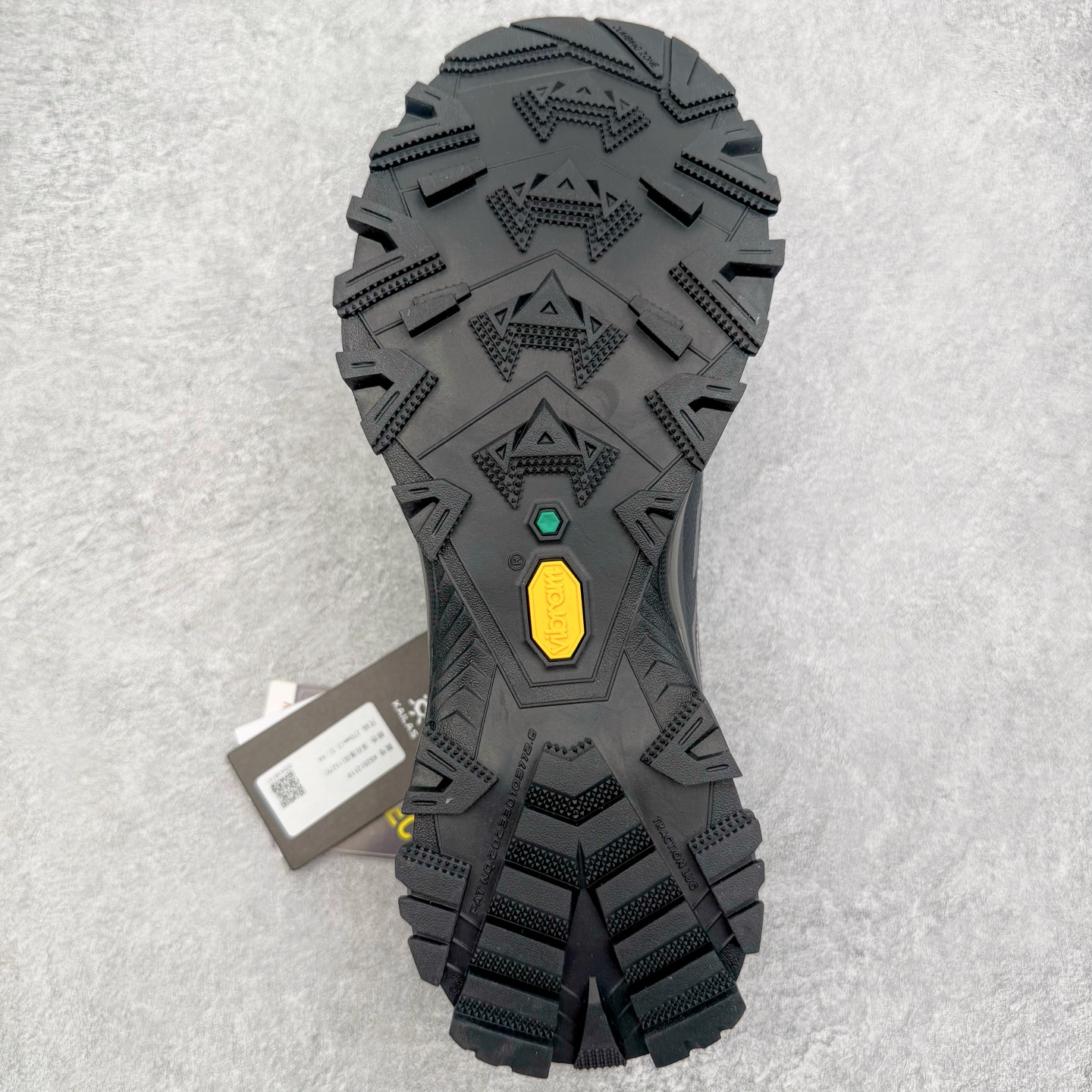 图片[9]-＃K版 KAILAS 凯乐石远征5代 FLT 舒适简约经典登山 防滑耐磨防水低帮徒步鞋 KAILAS凯乐石品牌是全球三大全系攀登品牌之一，于2003年创立于中国广州，致力于为有攀登梦想的户外运动员及爱好者，研发制造功能性专业装备，满足他们在极限环境下安全舒适的需求，凯乐石专注于科技面料的开发及专业功能设计，产品线覆盖登山、攀岩、徒步、越野跑山、露营、旅行等多项户外运动，通过运动员的测试反馈，不断进化迭代，产品荣获国内外大奖71座，发明专利21个，更突破性的自主研发攀登器械，打造出中国的攀登硬实力。实拍调校N版已经零色差零失真 百分百还原实物色彩所见即所得 不存在货不对板色差等低级问题 选购参考实物拍摄 不混卖不参货 只用心做好货严格选品 承诺混一赔十 尺码：36 36.5 37.5 38 38.5 39 39.5 40 40.5 41 41.5 42 42.5 43 44 44.5 45-选品中心