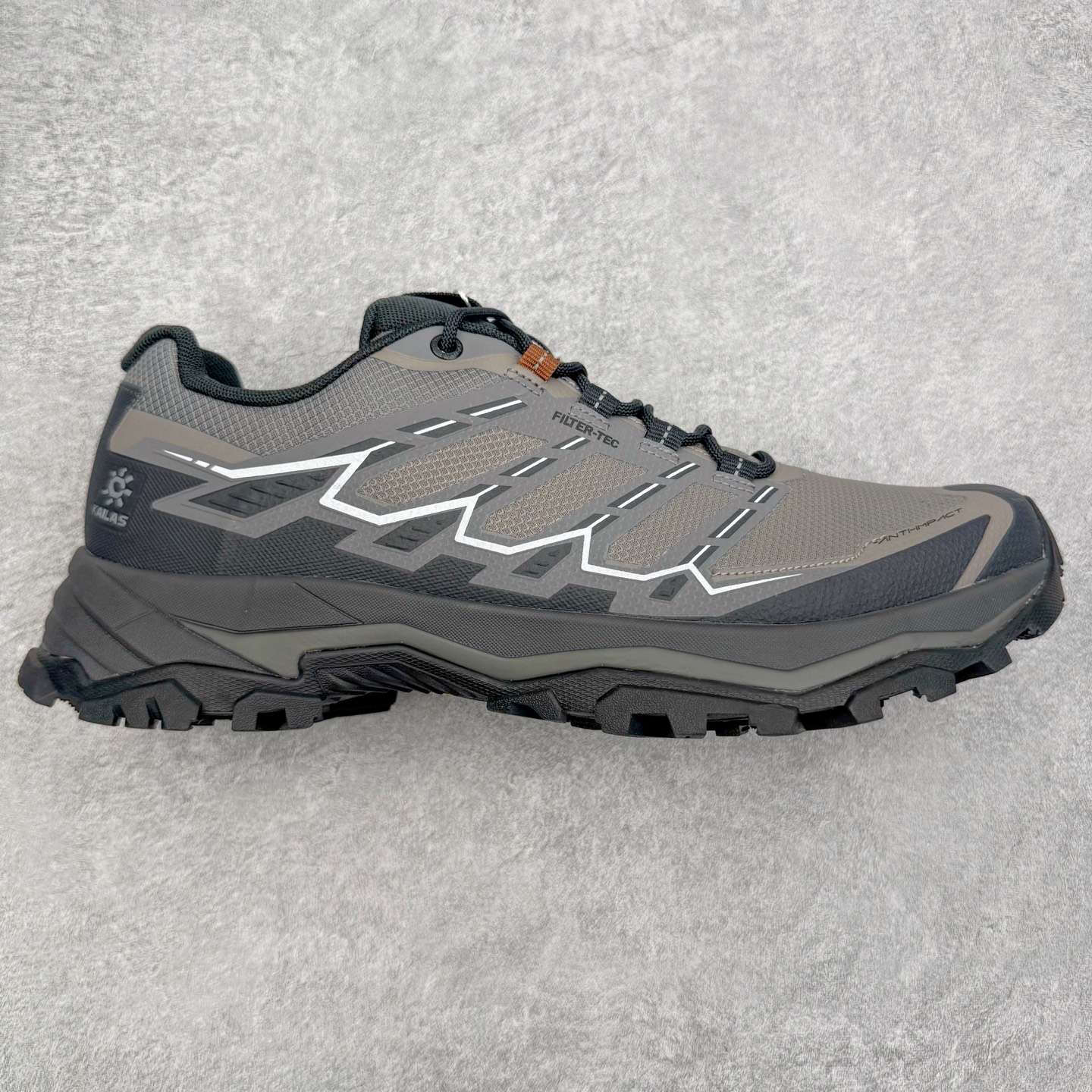 ＃K版 KAILAS 凯乐石远征5代 FLT 舒适简约经典登山 防滑耐磨防水低帮徒步鞋 KAILAS凯乐石品牌是全球三大全系攀登品牌之一，于2003年创立于中国广州，致力于为有攀登梦想的户外运动员及爱好者，研发制造功能性专业装备，满足他们在极限环境下安全舒适的需求，凯乐石专注于科技面料的开发及专业功能设计，产品线覆盖登山、攀岩、徒步、越野跑山、露营、旅行等多项户外运动，通过运动员的测试反馈，不断进化迭代，产品荣获国内外大奖71座，发明专利21个，更突破性的自主研发攀登器械，打造出中国的攀登硬实力。实拍调校N版已经零色差零失真 百分百还原实物色彩所见即所得 不存在货不对板色差等低级问题 选购参考实物拍摄 不混卖不参货 只用心做好货严格选品 承诺混一赔十 尺码：36 36.5 37.5 38 38.5 39 39.5 40 40.5 41 41.5 42 42.5 43 44 44.5 45-选品中心