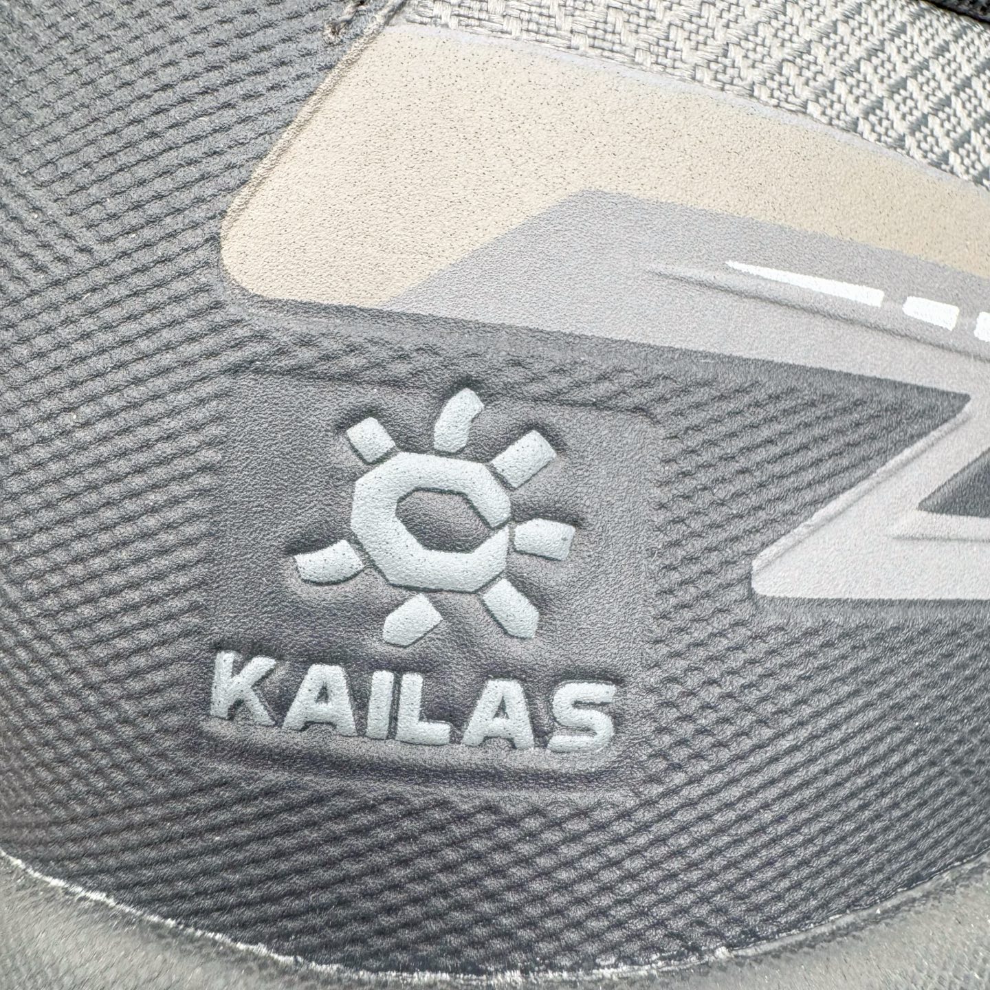 图片[16]-＃K版 KAILAS 凯乐石远征5代 FLT 舒适简约经典登山 防滑耐磨防水低帮徒步鞋 KAILAS凯乐石品牌是全球三大全系攀登品牌之一，于2003年创立于中国广州，致力于为有攀登梦想的户外运动员及爱好者，研发制造功能性专业装备，满足他们在极限环境下安全舒适的需求，凯乐石专注于科技面料的开发及专业功能设计，产品线覆盖登山、攀岩、徒步、越野跑山、露营、旅行等多项户外运动，通过运动员的测试反馈，不断进化迭代，产品荣获国内外大奖71座，发明专利21个，更突破性的自主研发攀登器械，打造出中国的攀登硬实力。实拍调校N版已经零色差零失真 百分百还原实物色彩所见即所得 不存在货不对板色差等低级问题 选购参考实物拍摄 不混卖不参货 只用心做好货严格选品 承诺混一赔十 尺码：36 36.5 37.5 38 38.5 39 39.5 40 40.5 41 41.5 42 42.5 43 44 44.5 45-选品中心