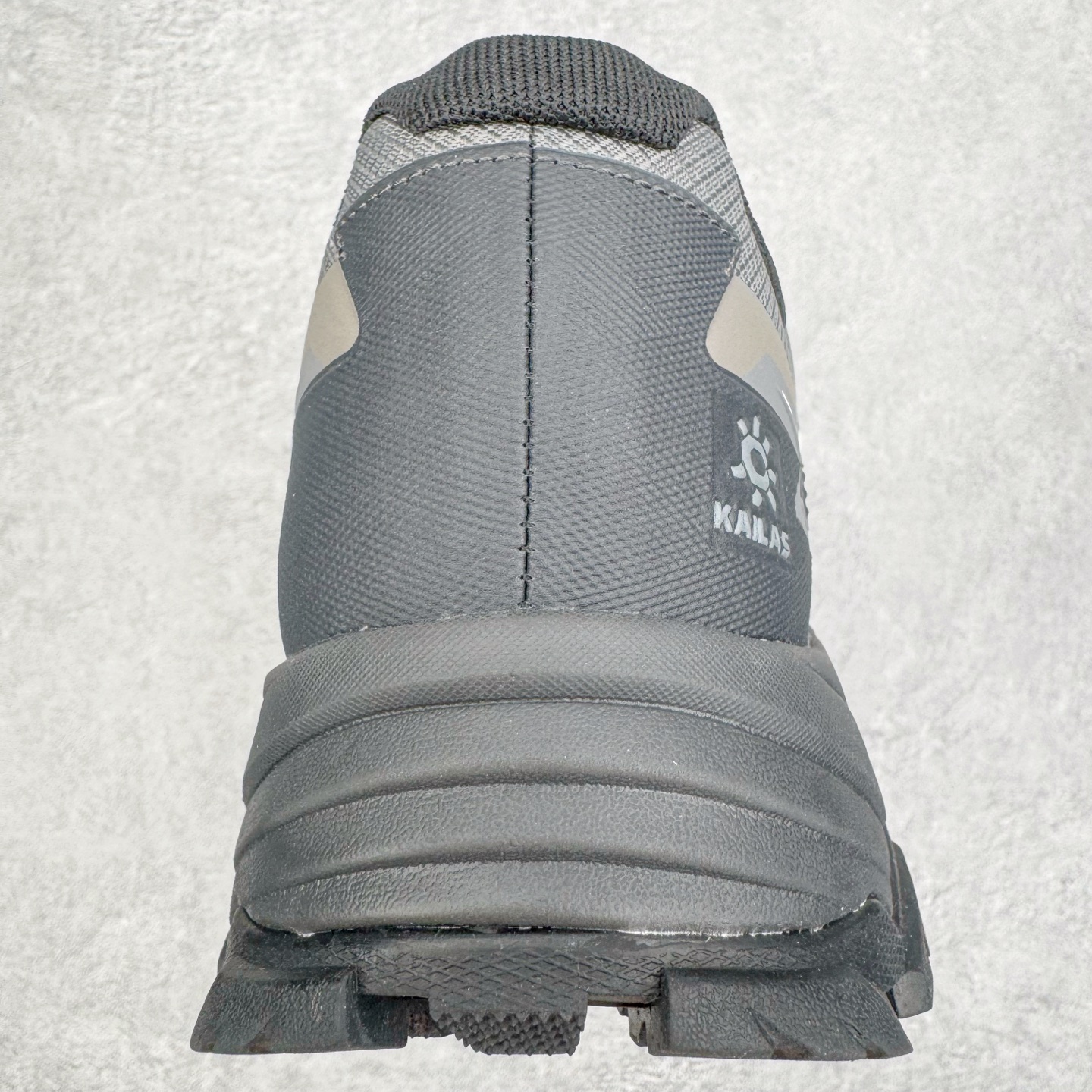 图片[8]-＃K版 KAILAS 凯乐石远征5代 FLT 舒适简约经典登山 防滑耐磨防水低帮徒步鞋 KAILAS凯乐石品牌是全球三大全系攀登品牌之一，于2003年创立于中国广州，致力于为有攀登梦想的户外运动员及爱好者，研发制造功能性专业装备，满足他们在极限环境下安全舒适的需求，凯乐石专注于科技面料的开发及专业功能设计，产品线覆盖登山、攀岩、徒步、越野跑山、露营、旅行等多项户外运动，通过运动员的测试反馈，不断进化迭代，产品荣获国内外大奖71座，发明专利21个，更突破性的自主研发攀登器械，打造出中国的攀登硬实力。实拍调校N版已经零色差零失真 百分百还原实物色彩所见即所得 不存在货不对板色差等低级问题 选购参考实物拍摄 不混卖不参货 只用心做好货严格选品 承诺混一赔十 尺码：36 36.5 37.5 38 38.5 39 39.5 40 40.5 41 41.5 42 42.5 43 44 44.5 45-选品中心