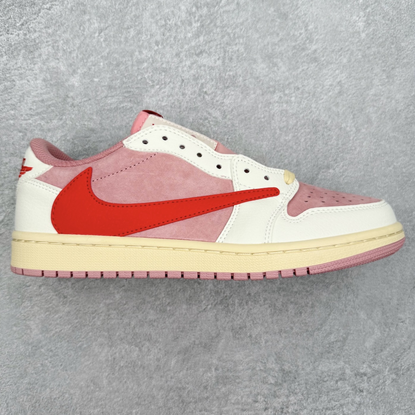 ＃TG特价福利 TS x Air Jordan AJ1 Low 倒钩低帮联名配色 性价比批次 原盒原配 大厂出品 原厂楦头纸板数据开发 鞋型公整不松垮 采购头层皮料冲裁 高整洁度 上脚原汁原味的公司货既视感 原底独立模具 中底四线拉帮完美走线 原模大底咬花 实拍调校N版已经零色差零失真 百分百还原实物色彩所见即所得 不存在货不对板色差等低级问题 选购参考实物拍摄 不混卖不参货 只用心做好货严格选品 承诺混一赔十 尺码：36 36.5 37.5 38 38.5 39 40 40.5 41 42 42.5 43 44 44.5 45 46 47.5-选品中心