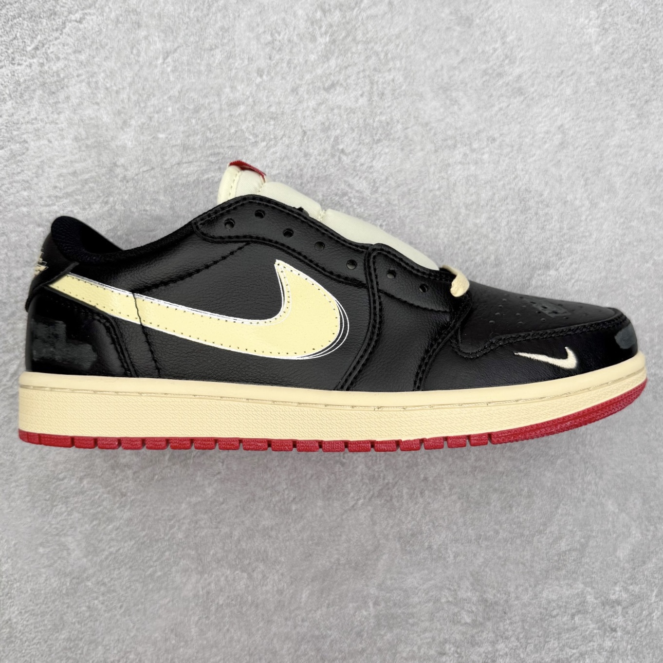 ＃TG特价福利 TS x Air Jordan AJ1 Low 倒钩低帮联名配色 性价比批次 原盒原配 大厂出品 原厂楦头纸板数据开发 鞋型公整不松垮 采购头层皮料冲裁 高整洁度 上脚原汁原味的公司货既视感 原底独立模具 中底四线拉帮完美走线 原模大底咬花 实拍调校N版已经零色差零失真 百分百还原实物色彩所见即所得 不存在货不对板色差等低级问题 选购参考实物拍摄 不混卖不参货 只用心做好货严格选品 承诺混一赔十 尺码：36 36.5 37.5 38 38.5 39 40 40.5 41 42 42.5 43 44 44.5 45 46 47.5-选品中心