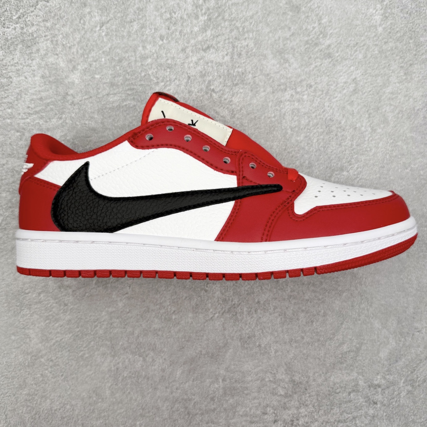 ＃TG特价福利 TS x Air Jordan AJ1 Low 倒钩低帮联名配色 性价比批次 原盒原配 大厂出品 原厂楦头纸板数据开发 鞋型公整不松垮 采购头层皮料冲裁 高整洁度 上脚原汁原味的公司货既视感 原底独立模具 中底四线拉帮完美走线 原模大底咬花 实拍调校N版已经零色差零失真 百分百还原实物色彩所见即所得 不存在货不对板色差等低级问题 选购参考实物拍摄 不混卖不参货 只用心做好货严格选品 承诺混一赔十 尺码：36 36.5 37.5 38 38.5 39 40 40.5 41 42 42.5 43 44 44.5 45 46 47.5-选品中心