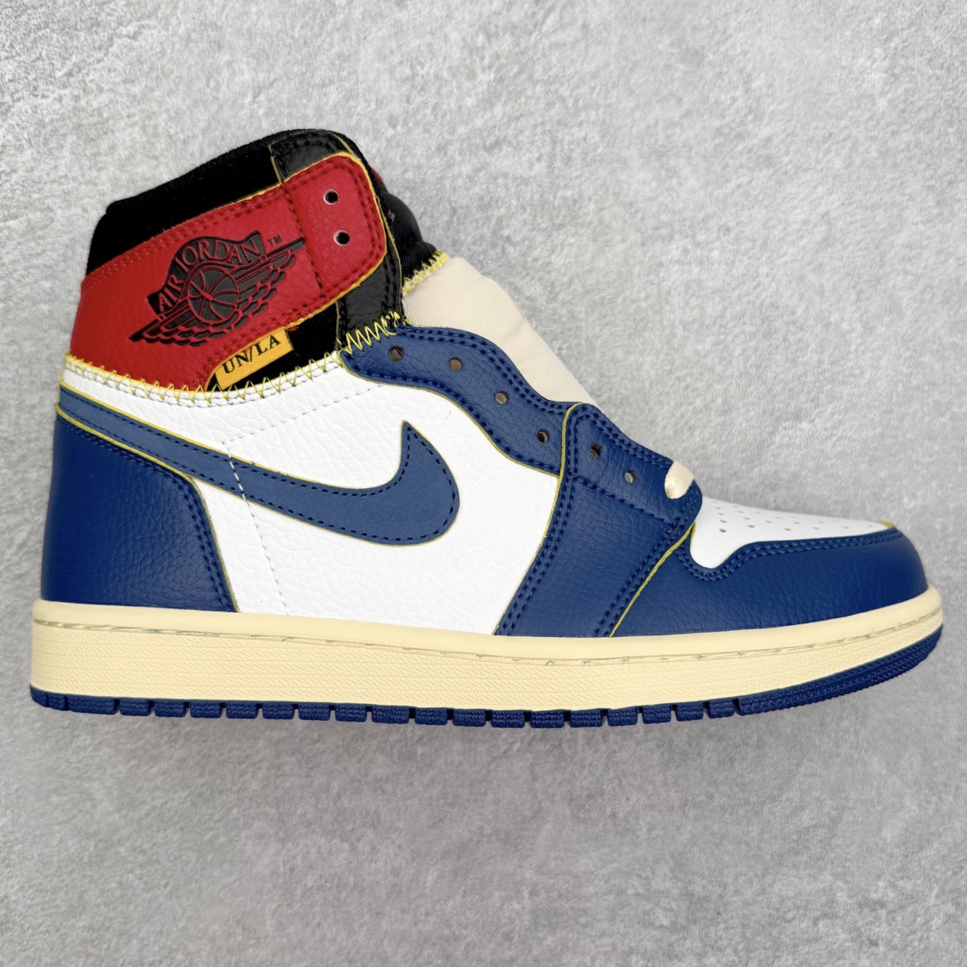 ＃TG特价福利 Air Jordan AJ1 High 高帮全系列 性价比批次 原盒原配 大厂出品 原厂楦头纸板数据开发 鞋型公整不松垮 采购头层皮料冲裁 高整洁度 上脚原汁原味的公司货既视感 原底独立模具 中底四线拉帮完美走线 原模大底咬花 实拍调校N版已经零色差零失真 百分百还原实物色彩所见即所得 不存在货不对板色差等低级问题 选购参考实物拍摄 不混卖不参货 只用心做好货严格选品 承诺混一赔十 尺码：36 36.5 37.5 38 38.5 39 40 40.5 41 42 42.5 43 44 44.5 45 46 47.5-选品中心