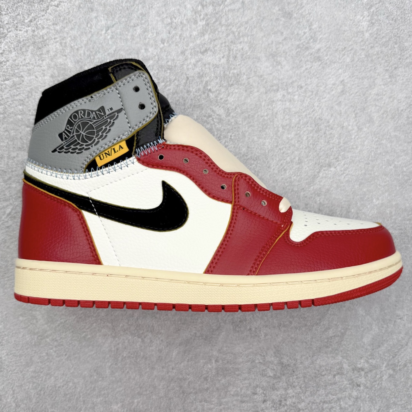 ＃TG特价福利 Air Jordan AJ1 High 高帮全系列 性价比批次 原盒原配 大厂出品 原厂楦头纸板数据开发 鞋型公整不松垮 采购头层皮料冲裁 高整洁度 上脚原汁原味的公司货既视感 原底独立模具 中底四线拉帮完美走线 原模大底咬花 实拍调校N版已经零色差零失真 百分百还原实物色彩所见即所得 不存在货不对板色差等低级问题 选购参考实物拍摄 不混卖不参货 只用心做好货严格选品 承诺混一赔十 尺码：36 36.5 37.5 38 38.5 39 40 40.5 41 42 42.5 43 44 44.5 45 46 47.5-选品中心