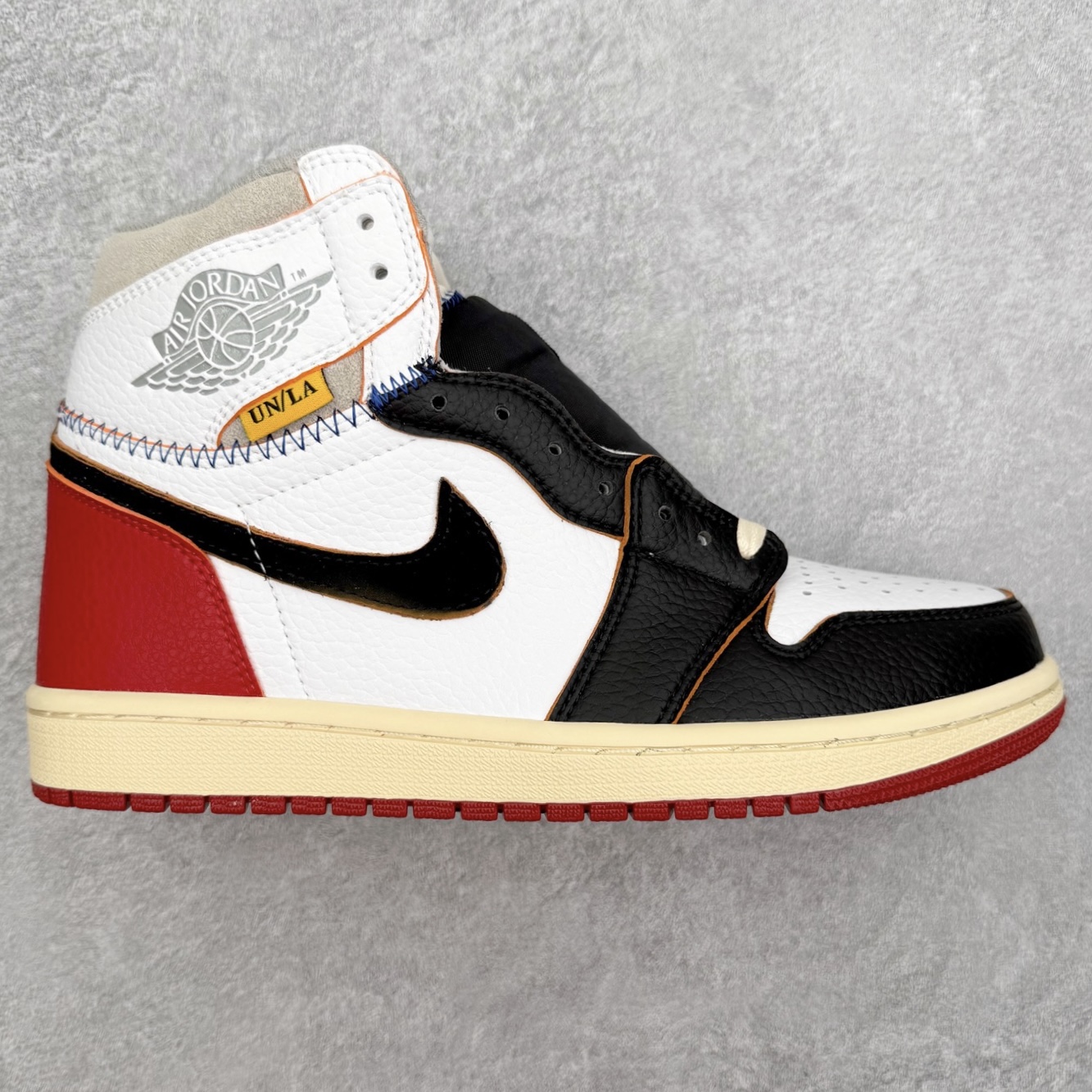 ＃TG特价福利 Air Jordan AJ1 High 高帮全系列 性价比批次 原盒原配 大厂出品 原厂楦头纸板数据开发 鞋型公整不松垮 采购头层皮料冲裁 高整洁度 上脚原汁原味的公司货既视感 原底独立模具 中底四线拉帮完美走线 原模大底咬花 实拍调校N版已经零色差零失真 百分百还原实物色彩所见即所得 不存在货不对板色差等低级问题 选购参考实物拍摄 不混卖不参货 只用心做好货严格选品 承诺混一赔十 尺码：36 36.5 37.5 38 38.5 39 40 40.5 41 42 42.5 43 44 44.5 45 46 47.5-选品中心