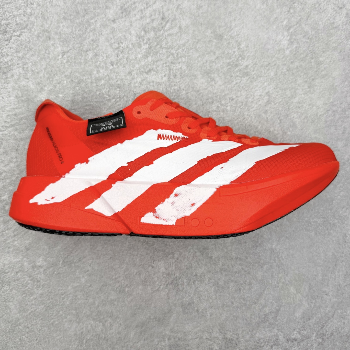 AD Adizero Adios Pro 4 马拉松竞速专业跑鞋 JR6659 CELERMESH针织网面非常轻薄 纤维间的缝隙很大 可以保证跑步时的透气、排汗效果 鞋舌直接与两侧的内衬和鞋底连接在一起 在跑步过程中不会被鞋舌的左右移动所困扰 在标准鞋带孔的基础上再拓宽一组鞋带孔 适合不同脚型的需求 突破性 EnergyRods 技术，有助于跑者实现更好的成绩 中底独特的LIGHTSTRIKE PRO泡棉材质 微弹感觉在跑步过程中给予了良好的支撑体验 对于顶级精英和高水平进阶跑者来说 ADIOS PRO是一双值得信赖的竞速比赛用鞋 尺码：36 36.5 37.5 38 38.5 39 40 40.5 41 42 42.5 43 44 44.5 45-选品中心