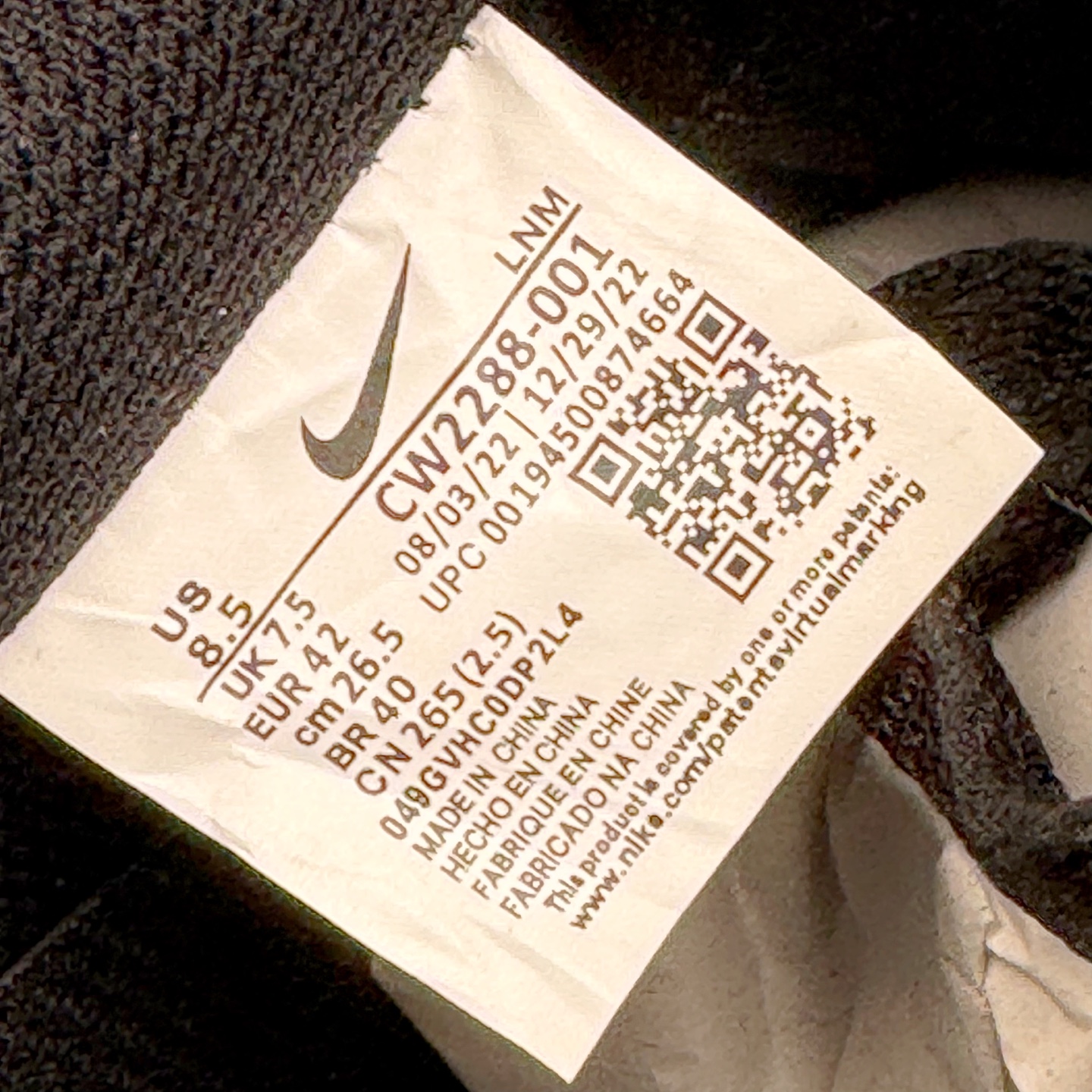 图片[12]-＃G5 NK Air Force 1 Low \’07 空军一号低帮经典板鞋 纯黑 哑光 CW2288-001 同步官方2025全新版本 不规则波浪大底咬花 全鞋电脑针车 工整有序 视觉效果满分 原厂拉帮手法 标准四线 密度针距针孔大小控制到位 原装反口里网布海绵 正确卡色网眼大小 新版鞋撑改用纸团代替 原厂港宝加持完美还原灵魂版型 原盒原配从里到外百分百还原 原厂全头层原厂皮料 原标原盒 内置Sole气垫 中底白色背胶 中底划线 已经无限的接近公司 原厂楦头 原厂刺绣 后跟弧度修正 独家私模最大开发到47.5 尺码：35.5 36 36.5 37.5 38 38.5 39 40 40.5 41 42 42.5 43 44 44.5 45 46 47.5-选品中心