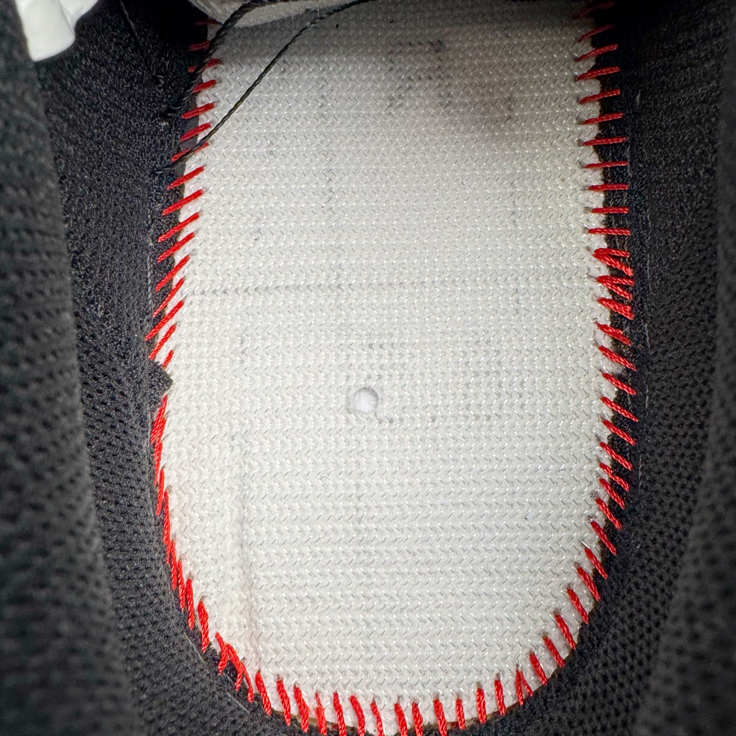 图片[10]-＃G5 NK Air Force 1 Low \’07 空军一号低帮经典板鞋 纯黑 哑光 CW2288-001 同步官方2025全新版本 不规则波浪大底咬花 全鞋电脑针车 工整有序 视觉效果满分 原厂拉帮手法 标准四线 密度针距针孔大小控制到位 原装反口里网布海绵 正确卡色网眼大小 新版鞋撑改用纸团代替 原厂港宝加持完美还原灵魂版型 原盒原配从里到外百分百还原 原厂全头层原厂皮料 原标原盒 内置Sole气垫 中底白色背胶 中底划线 已经无限的接近公司 原厂楦头 原厂刺绣 后跟弧度修正 独家私模最大开发到47.5 尺码：35.5 36 36.5 37.5 38 38.5 39 40 40.5 41 42 42.5 43 44 44.5 45 46 47.5-选品中心