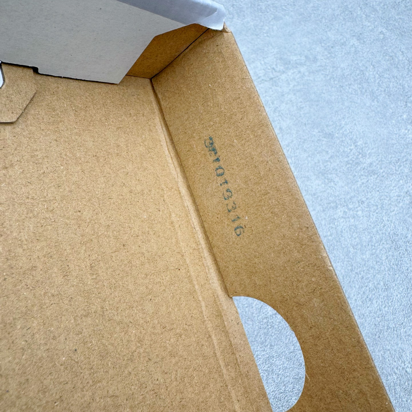 图片[25]-＃G5 NK Air Force 1 Low \’07 空军一号低帮经典板鞋 纯黑 哑光 CW2288-001 同步官方2025全新版本 不规则波浪大底咬花 全鞋电脑针车 工整有序 视觉效果满分 原厂拉帮手法 标准四线 密度针距针孔大小控制到位 原装反口里网布海绵 正确卡色网眼大小 新版鞋撑改用纸团代替 原厂港宝加持完美还原灵魂版型 原盒原配从里到外百分百还原 原厂全头层原厂皮料 原标原盒 内置Sole气垫 中底白色背胶 中底划线 已经无限的接近公司 原厂楦头 原厂刺绣 后跟弧度修正 独家私模最大开发到47.5 尺码：35.5 36 36.5 37.5 38 38.5 39 40 40.5 41 42 42.5 43 44 44.5 45 46 47.5-选品中心