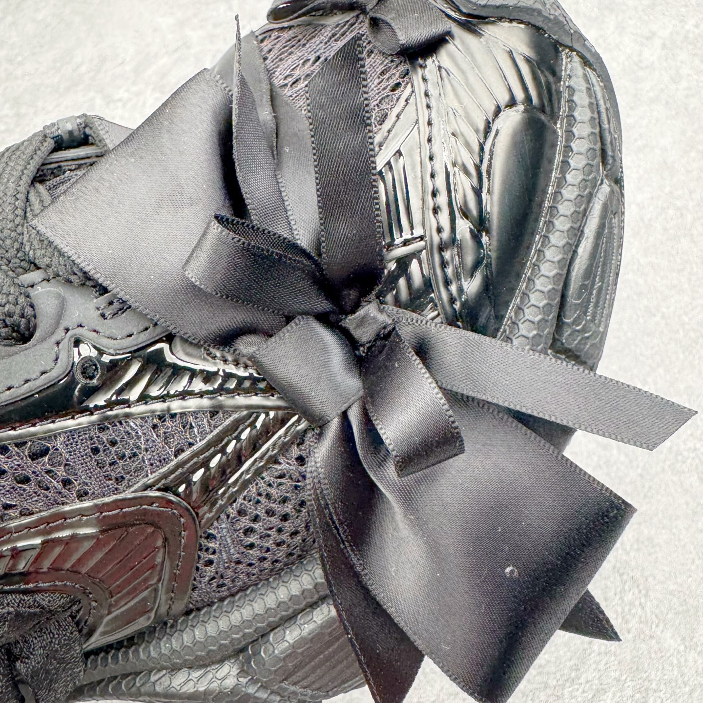 图片[20]-＃VG零售版 BALENCIAGA 3XL Sneakers 巴黎世家十代网布系带低帮走秀复古老爹鞋包头拖鞋半拖 蕾丝蝴蝶结 全套原纸板楦头开发 最原汁原味的灵魂版型 全鞋荧光划线卡点 胶水把控整洁度追求极致完美 每一双都是工艺品 多重QC质检 超越公司货的品控标准 实实在在的免检产品 原盒原配 正确字体电绣 粗细、位置、大小正确 侧边TPU 透气孔匹配意产原版 正确分离大底 TPU软底 原版一致大底LOGO 立体感十足 原厂皮料水洗做旧 采购原厂网纱 不含皮革 网布材料和聚氨酯 磨损效果 鞋头边缘和后帮 Balenciaga 徽标 鞋面和后跟凸印尺码 鞋舌 3XL 橡胶品牌标识和反光细节 鞋帮拉袢和鞋舌拉祥 配反光细节 备用鞋带在鞋履前侧 可在穿着前取下 便于不同造型搭配 正常尺码 尺码：35 36 37 38 39 40 41 42 43 44 45 46-选品中心