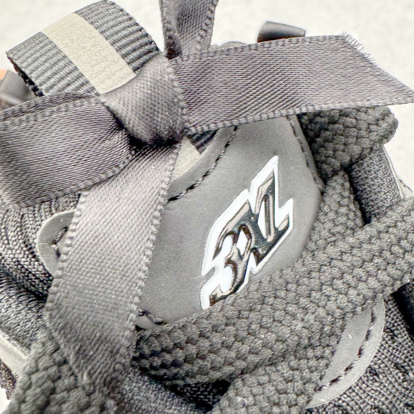 图片[15]-＃VG零售版 BALENCIAGA 3XL Sneakers 巴黎世家十代网布系带低帮走秀复古老爹鞋包头拖鞋半拖 蕾丝蝴蝶结 全套原纸板楦头开发 最原汁原味的灵魂版型 全鞋荧光划线卡点 胶水把控整洁度追求极致完美 每一双都是工艺品 多重QC质检 超越公司货的品控标准 实实在在的免检产品 原盒原配 正确字体电绣 粗细、位置、大小正确 侧边TPU 透气孔匹配意产原版 正确分离大底 TPU软底 原版一致大底LOGO 立体感十足 原厂皮料水洗做旧 采购原厂网纱 不含皮革 网布材料和聚氨酯 磨损效果 鞋头边缘和后帮 Balenciaga 徽标 鞋面和后跟凸印尺码 鞋舌 3XL 橡胶品牌标识和反光细节 鞋帮拉袢和鞋舌拉祥 配反光细节 备用鞋带在鞋履前侧 可在穿着前取下 便于不同造型搭配 正常尺码 尺码：35 36 37 38 39 40 41 42 43 44 45 46-选品中心