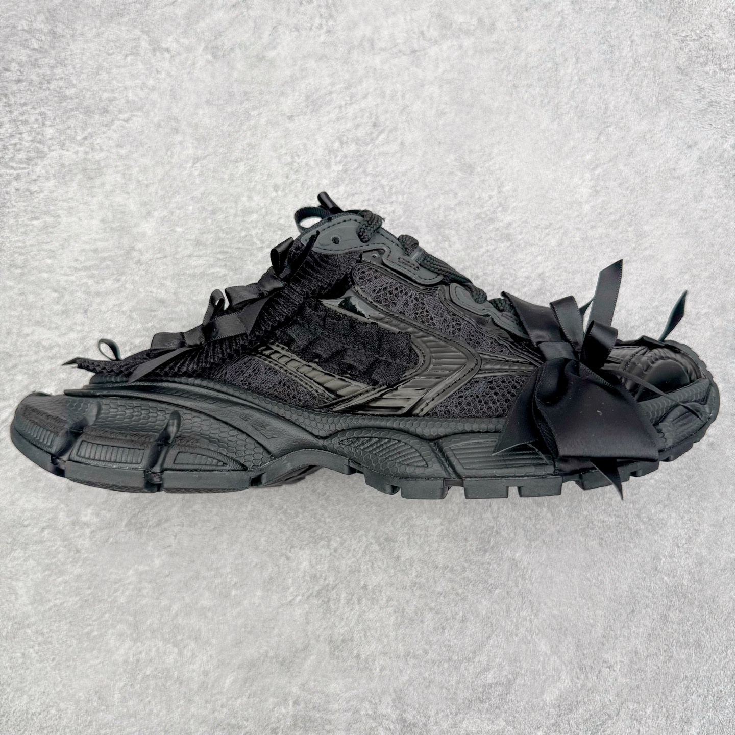 ＃VG零售版 BALENCIAGA 3XL Sneakers 巴黎世家十代网布系带低帮走秀复古老爹鞋包头拖鞋半拖 蕾丝蝴蝶结 全套原纸板楦头开发 最原汁原味的灵魂版型 全鞋荧光划线卡点 胶水把控整洁度追求极致完美 每一双都是工艺品 多重QC质检 超越公司货的品控标准 实实在在的免检产品 原盒原配 正确字体电绣 粗细、位置、大小正确 侧边TPU 透气孔匹配意产原版 正确分离大底 TPU软底 原版一致大底LOGO 立体感十足 原厂皮料水洗做旧 采购原厂网纱 不含皮革 网布材料和聚氨酯 磨损效果 鞋头边缘和后帮 Balenciaga 徽标 鞋面和后跟凸印尺码 鞋舌 3XL 橡胶品牌标识和反光细节 鞋帮拉袢和鞋舌拉祥 配反光细节 备用鞋带在鞋履前侧 可在穿着前取下 便于不同造型搭配 正常尺码 尺码：35 36 37 38 39 40 41 42 43 44 45 46-选品中心