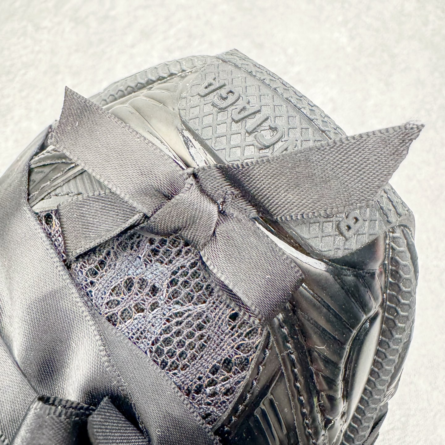 图片[19]-＃VG零售版 BALENCIAGA 3XL Sneakers 巴黎世家十代网布系带低帮走秀复古老爹鞋包头拖鞋半拖 蕾丝蝴蝶结 全套原纸板楦头开发 最原汁原味的灵魂版型 全鞋荧光划线卡点 胶水把控整洁度追求极致完美 每一双都是工艺品 多重QC质检 超越公司货的品控标准 实实在在的免检产品 原盒原配 正确字体电绣 粗细、位置、大小正确 侧边TPU 透气孔匹配意产原版 正确分离大底 TPU软底 原版一致大底LOGO 立体感十足 原厂皮料水洗做旧 采购原厂网纱 不含皮革 网布材料和聚氨酯 磨损效果 鞋头边缘和后帮 Balenciaga 徽标 鞋面和后跟凸印尺码 鞋舌 3XL 橡胶品牌标识和反光细节 鞋帮拉袢和鞋舌拉祥 配反光细节 备用鞋带在鞋履前侧 可在穿着前取下 便于不同造型搭配 正常尺码 尺码：35 36 37 38 39 40 41 42 43 44 45 46-选品中心