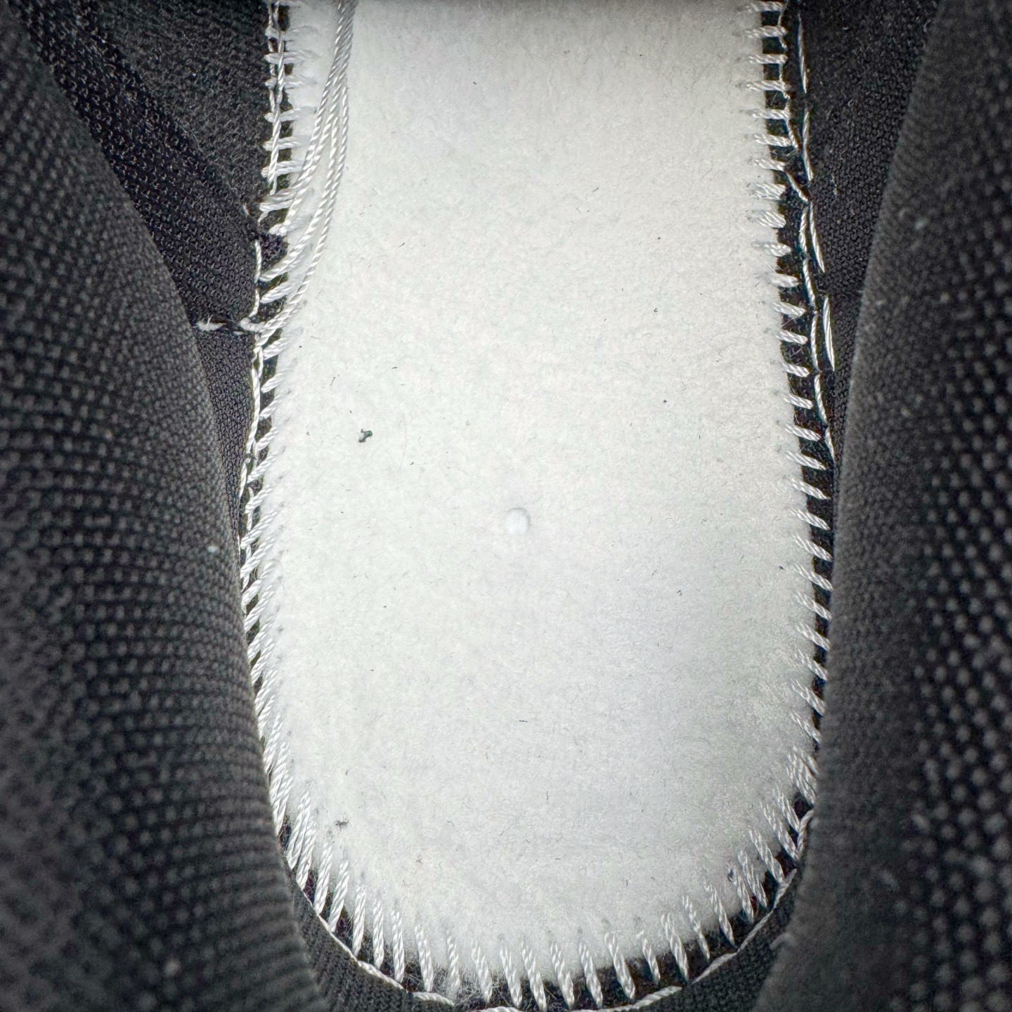 图片[11]-＃YC纯原 NK Dunk Low 渐变熊猫 DD1391-100 当熊猫配色突破常规，以黑白为画布，用渐变蓝Swoosh划破沉寂。如同夜色中透出的一抹月光，从鞋跟向鞋尖自然晕染，让经典瞬间拥有流动的诗意。鞋侧箭头如疾风掠过，与另一面“Ample”字样形成动静平衡的视觉彩蛋，低调宣告个性主张。定制系列天花板 无原鞋不开发 全系列得物原鞋一比一校对开发 配色持续更新中 终端对接 优势输出 全套原厂楦头原纸板数据档案倾力打造 原汁原味莞产 极致还原 圈内最强针车工艺 高端零售指定版 广东原厂配套原盒原标 鞋盒分三个尺码段 原厂冲刀 超高清洁度 全鞋零毛边皮料切割 采用原厂百宏鞋带以及原厂百宏织唛舌标 内标可供原厂几率过验 进口原装条纹中底布 四线拉帮白色点胶 原厂拉帮手法遵循公司 原厂电绣 极致还原 尺码：36 36.5 37.5 38 38.5 39 40 40.5 41 42 42.5 43 44 44.5 45 46-选品中心