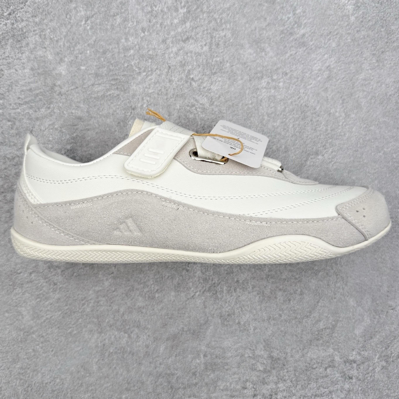 AD FOS URBAN REVERIE 舒适百搭 耐磨 低帮 生活休闲鞋 实拍调校N版已经零色差零失真 百分百还原实物色彩所见即所得 不存在货不对板色差等低级问题 选购参考实物拍摄 不混卖不参货 只用心做好货严格选品 承诺混一赔十 尺码：36 36.5 37.5 38 38.5 39 40 40.5 41 42 42.5 43 44 44.5 45-选品中心