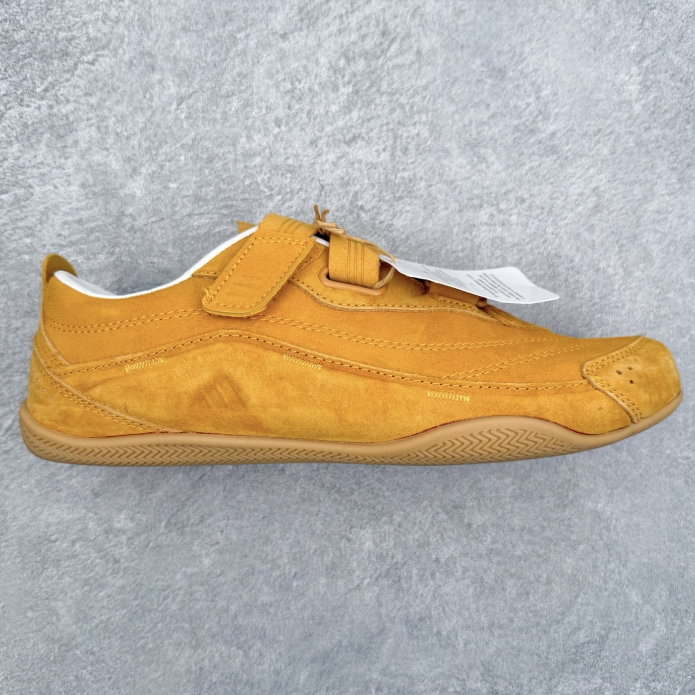 AD FOS URBAN REVERIE 舒适百搭 耐磨 低帮 生活休闲鞋 实拍调校N版已经零色差零失真 百分百还原实物色彩所见即所得 不存在货不对板色差等低级问题 选购参考实物拍摄 不混卖不参货 只用心做好货严格选品 承诺混一赔十 尺码：36 36.5 37.5 38 38.5 39 40 40.5 41 42 42.5 43 44 44.5 45-选品中心